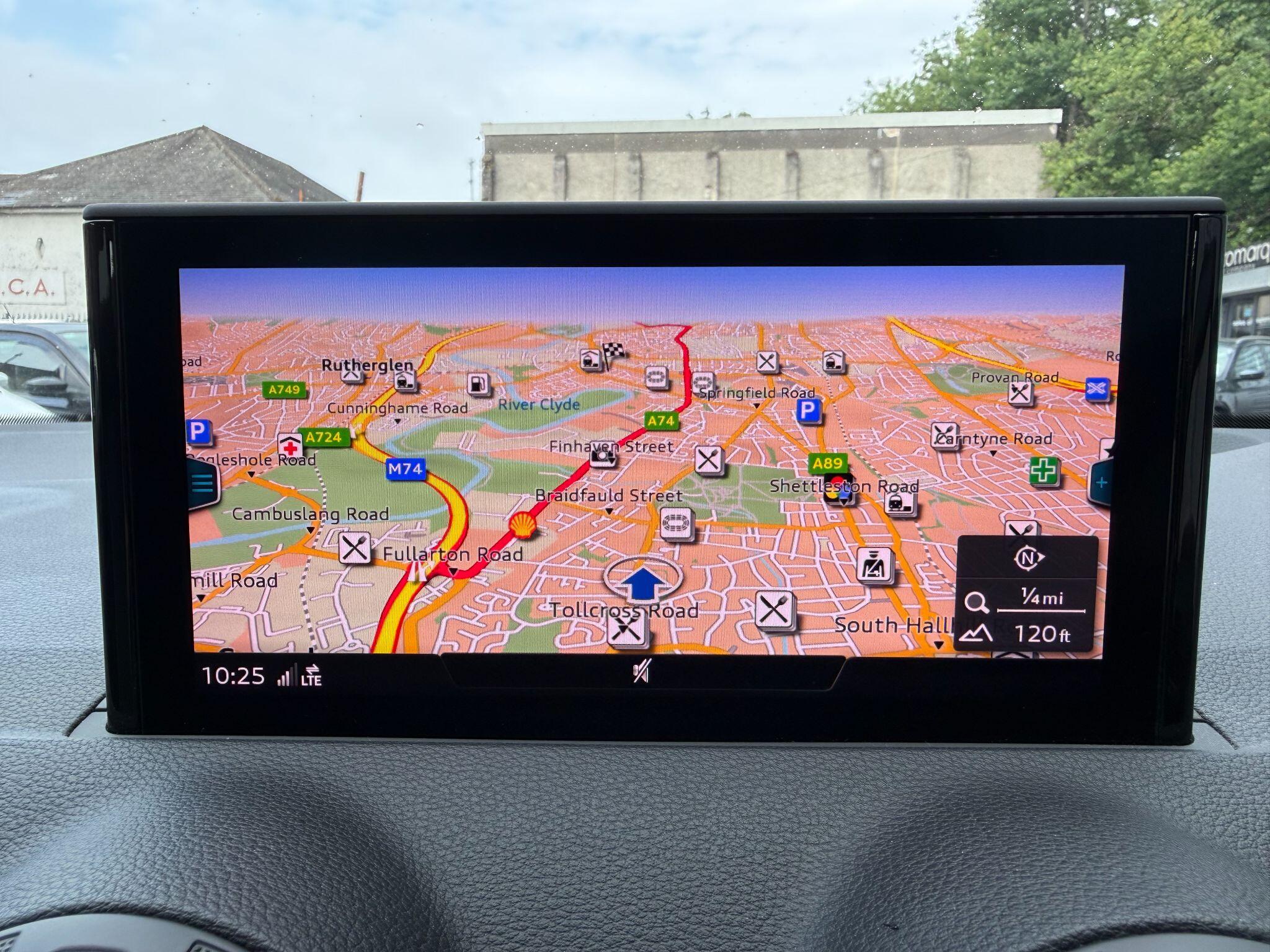 Audi Q2 view 26