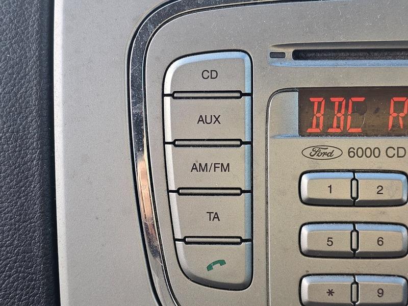 2008 Ford Focus image 14