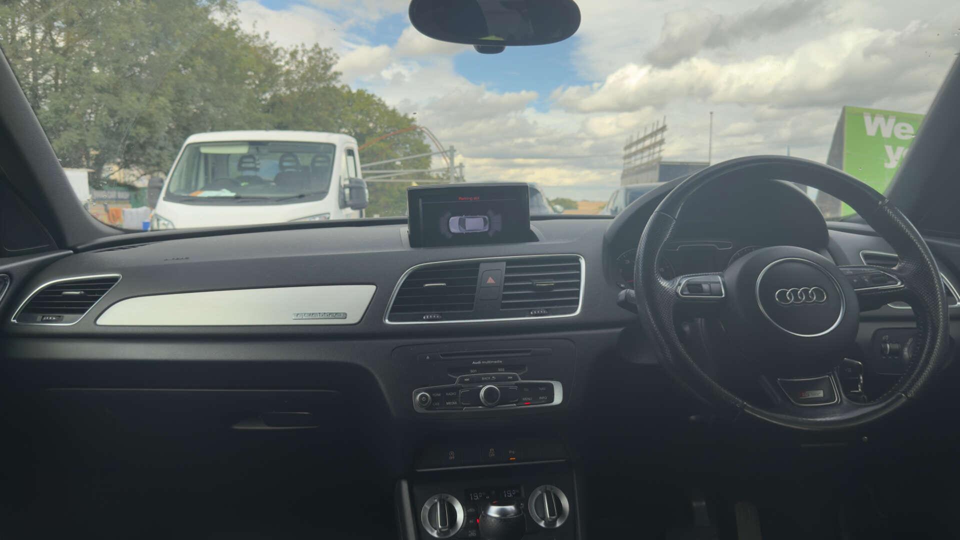 Audi Q3 view 35