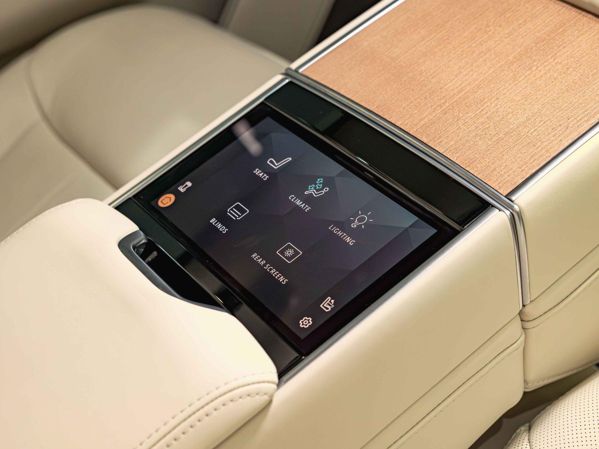 Land Rover Range Rover view 34