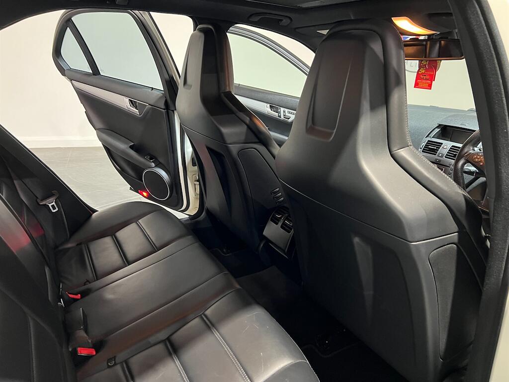 Mercedes-Benz C-Class view 44