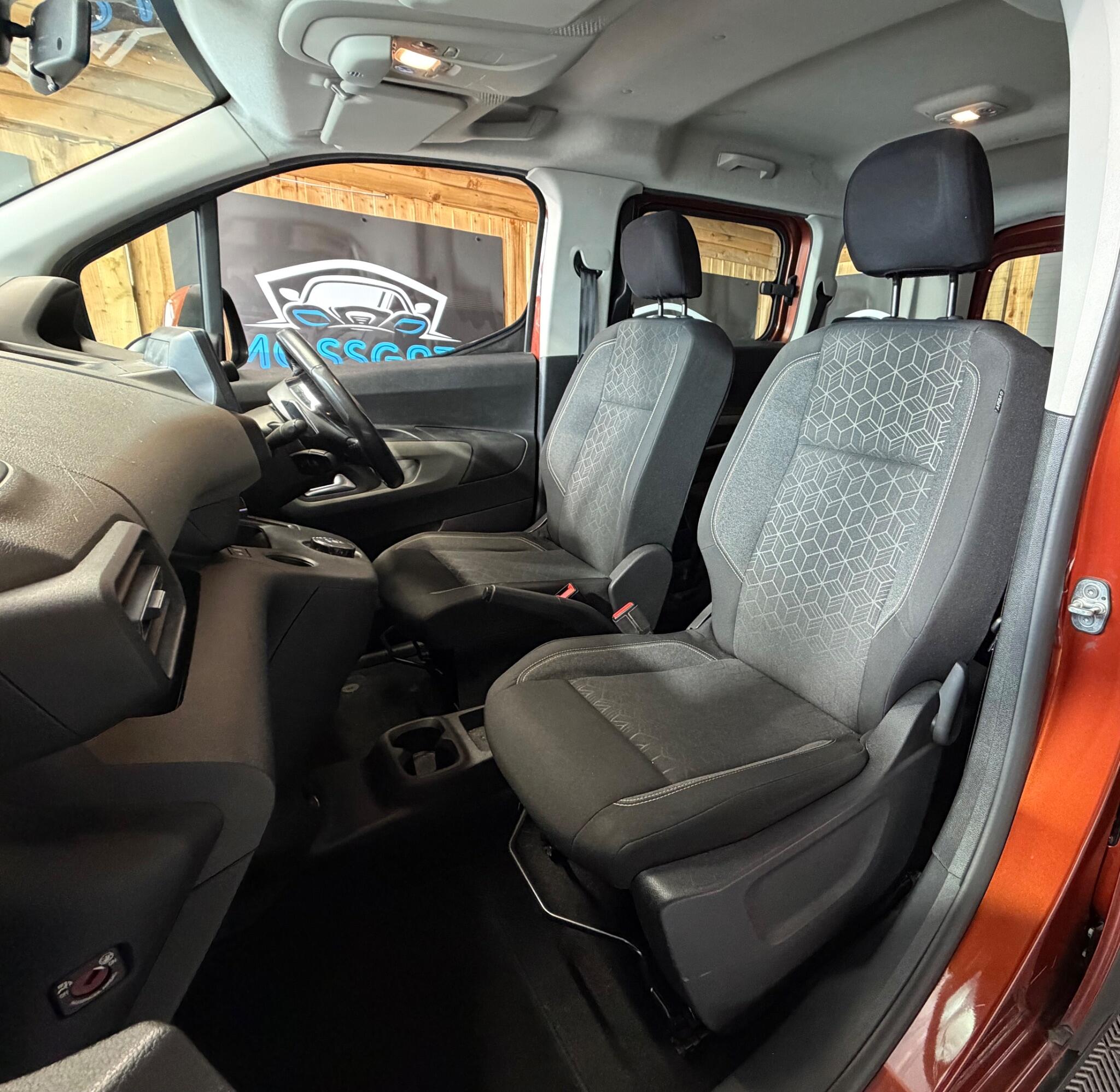 Peugeot Rifter view 26