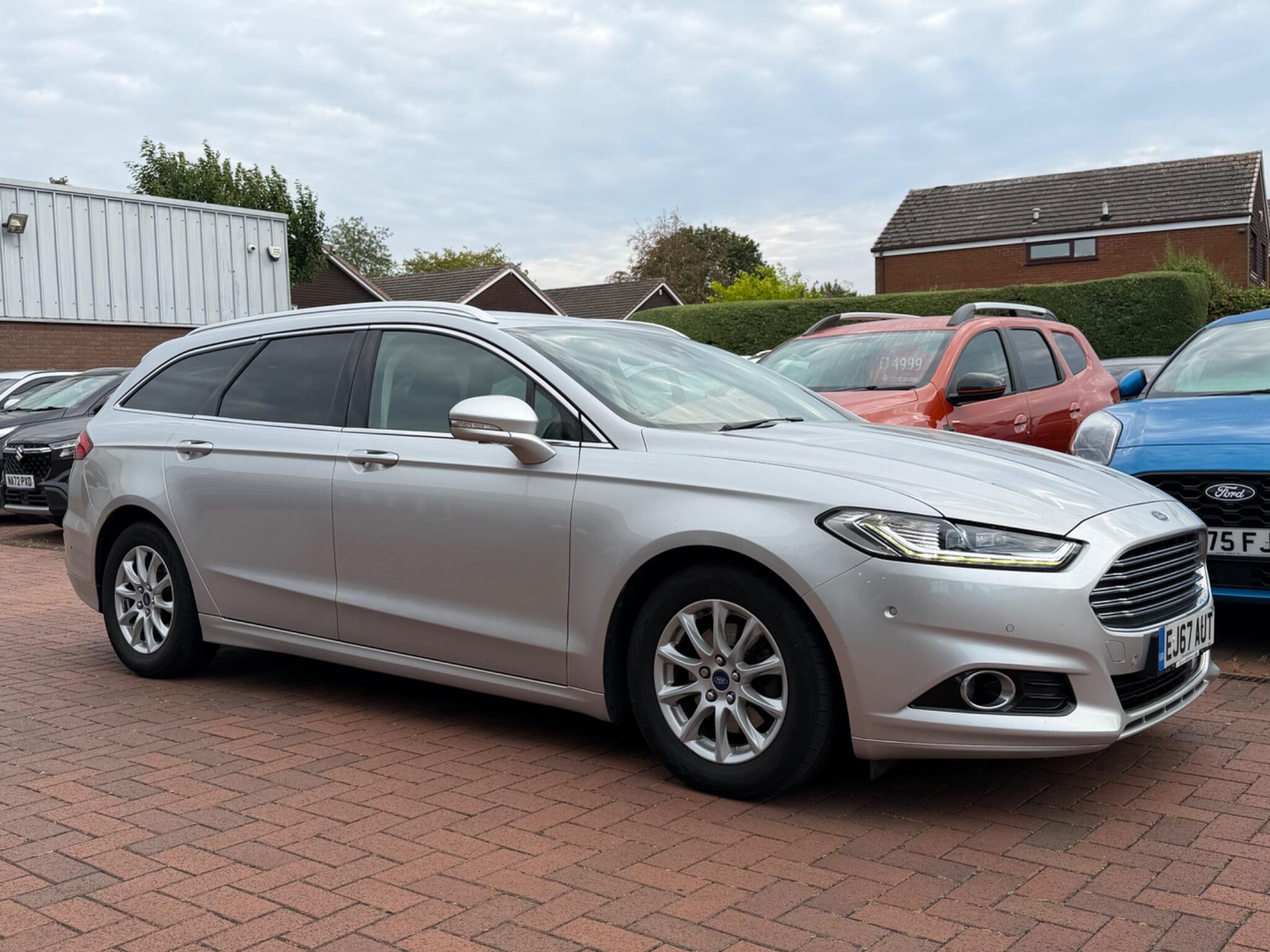 Ford Mondeo view 28