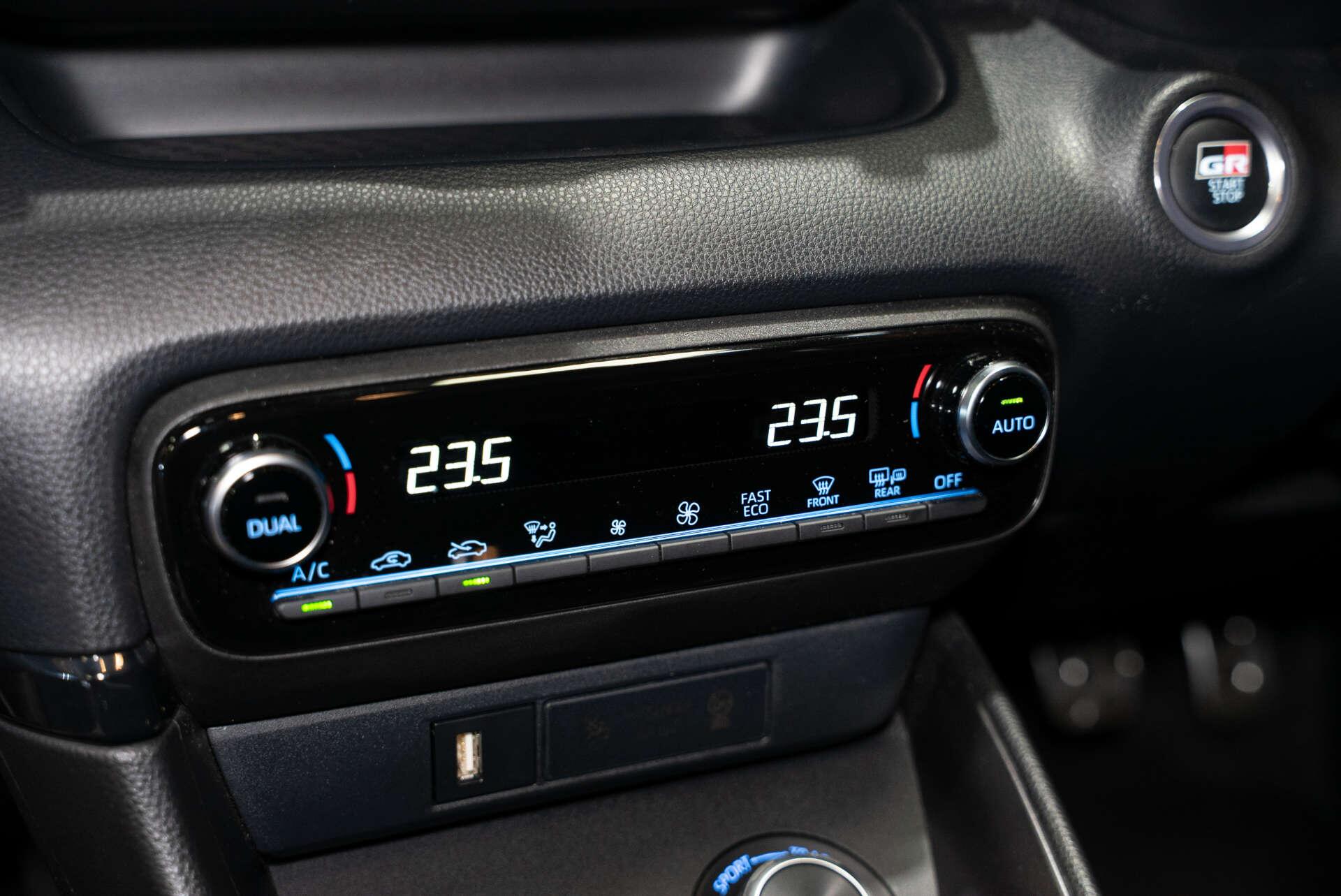 Toyota Yaris view 24