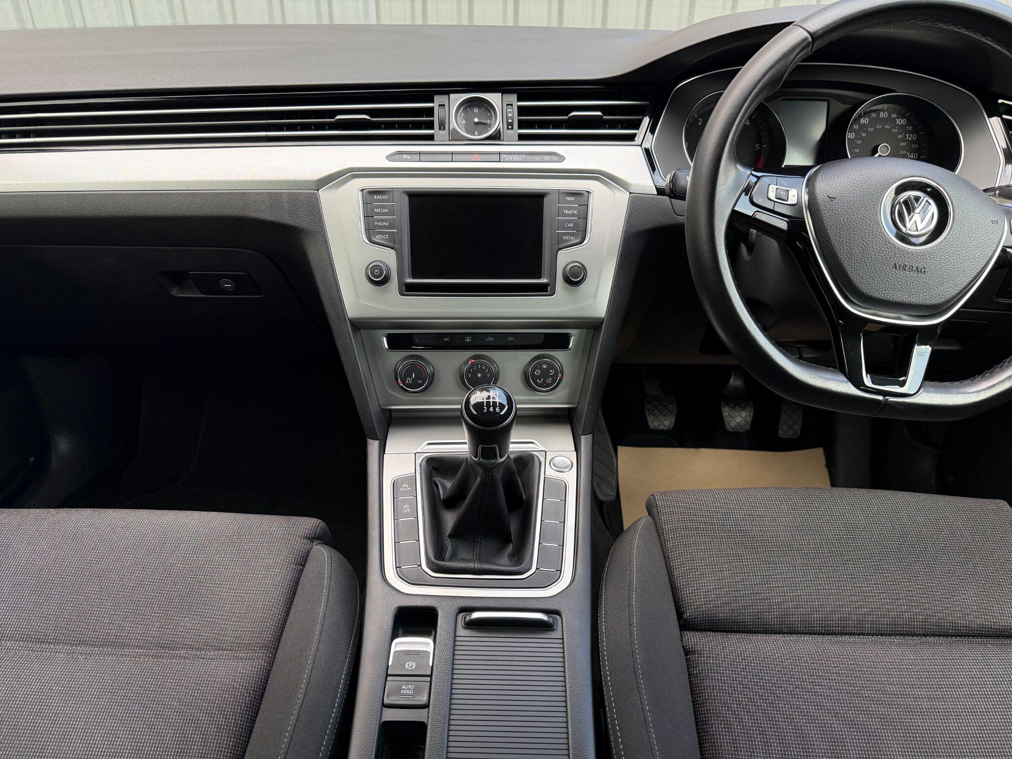 Volkswagen Passat view 25