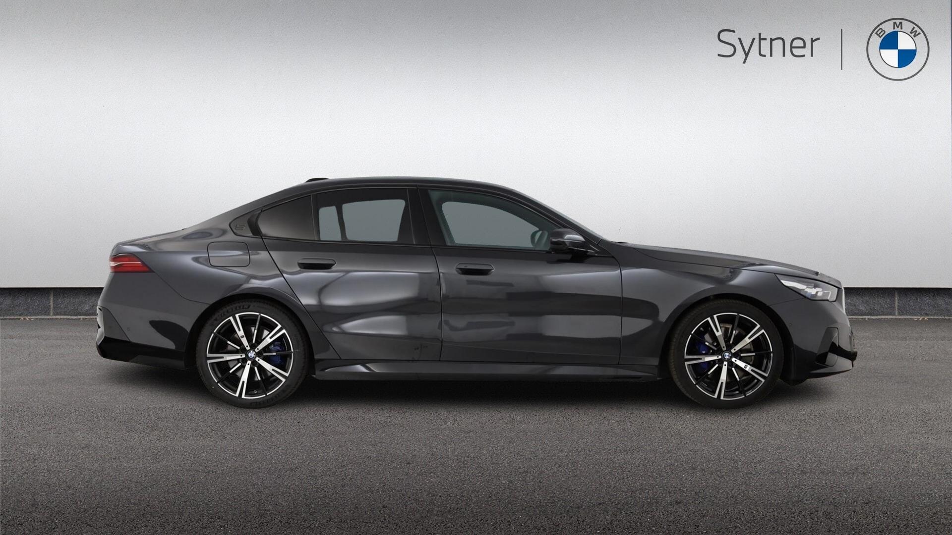 BMW 5 Series view 3