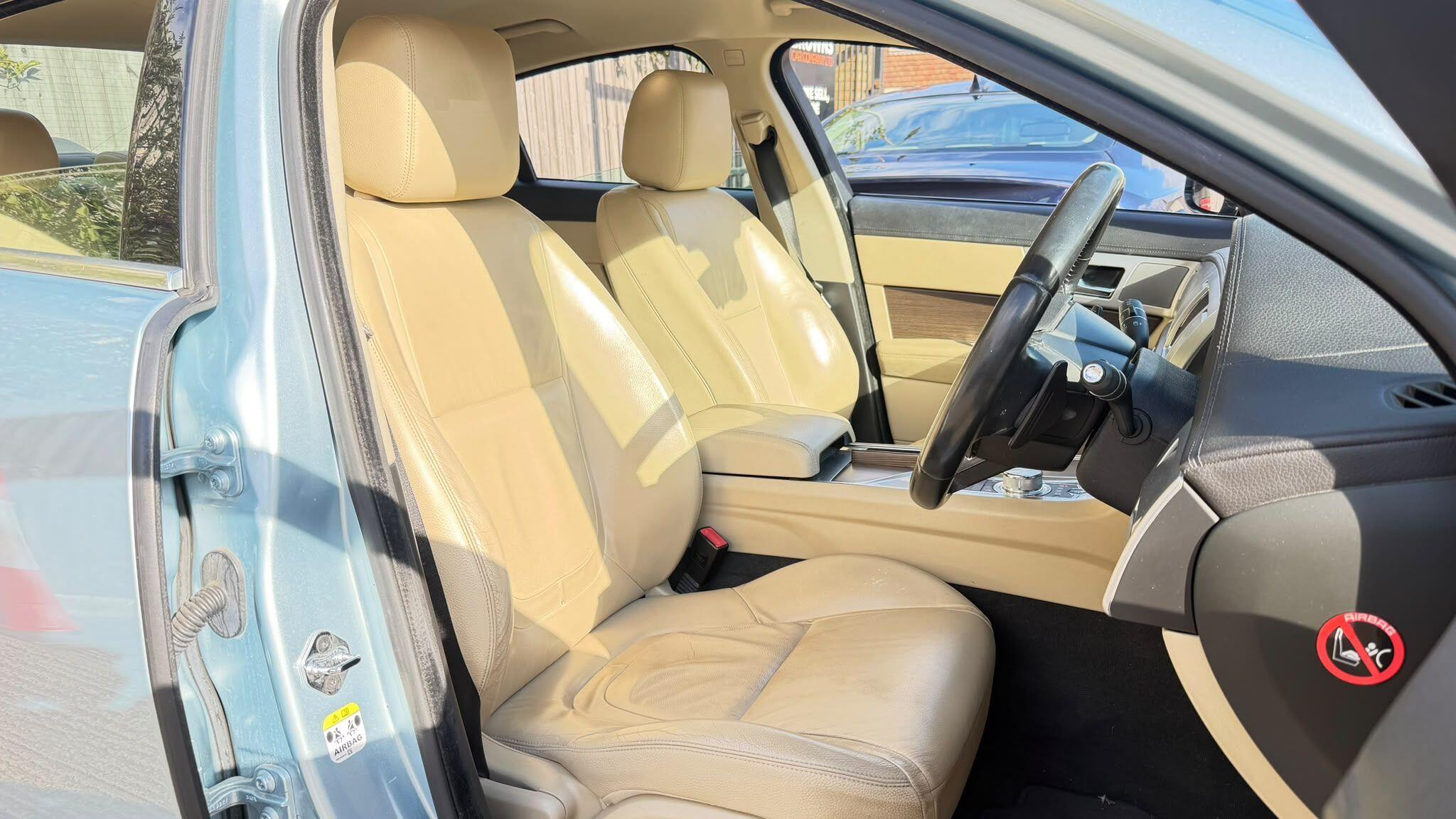 Jaguar XF view 10