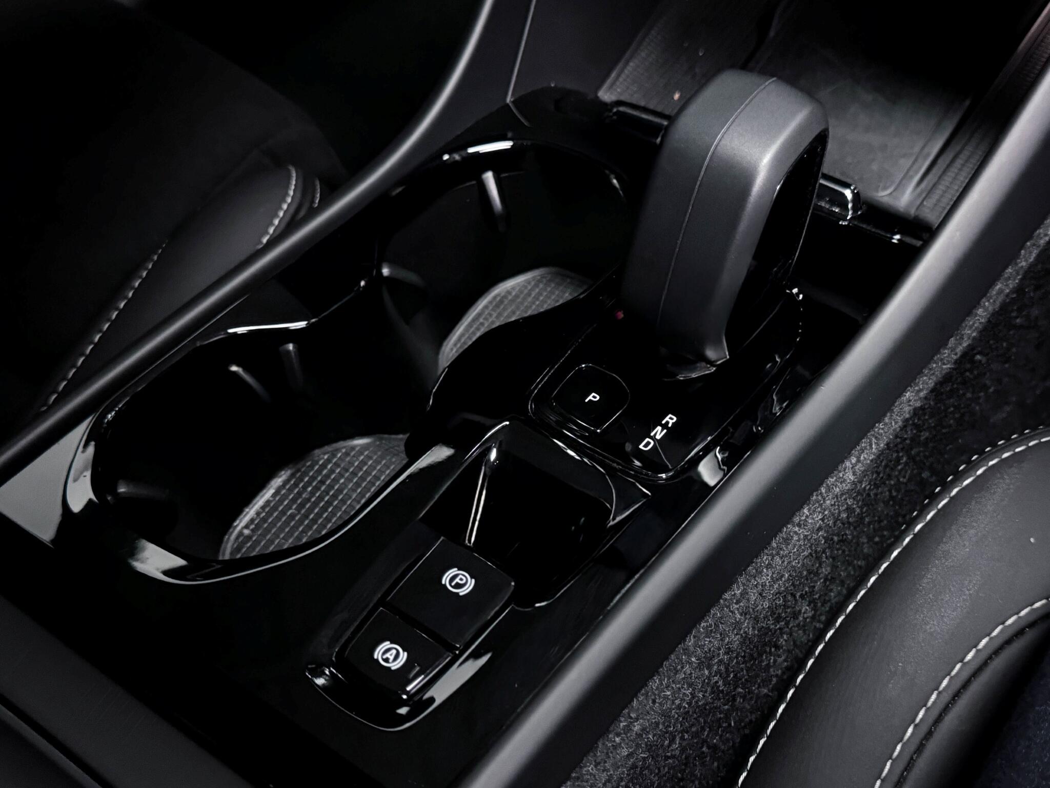 Volvo XC40 view 34