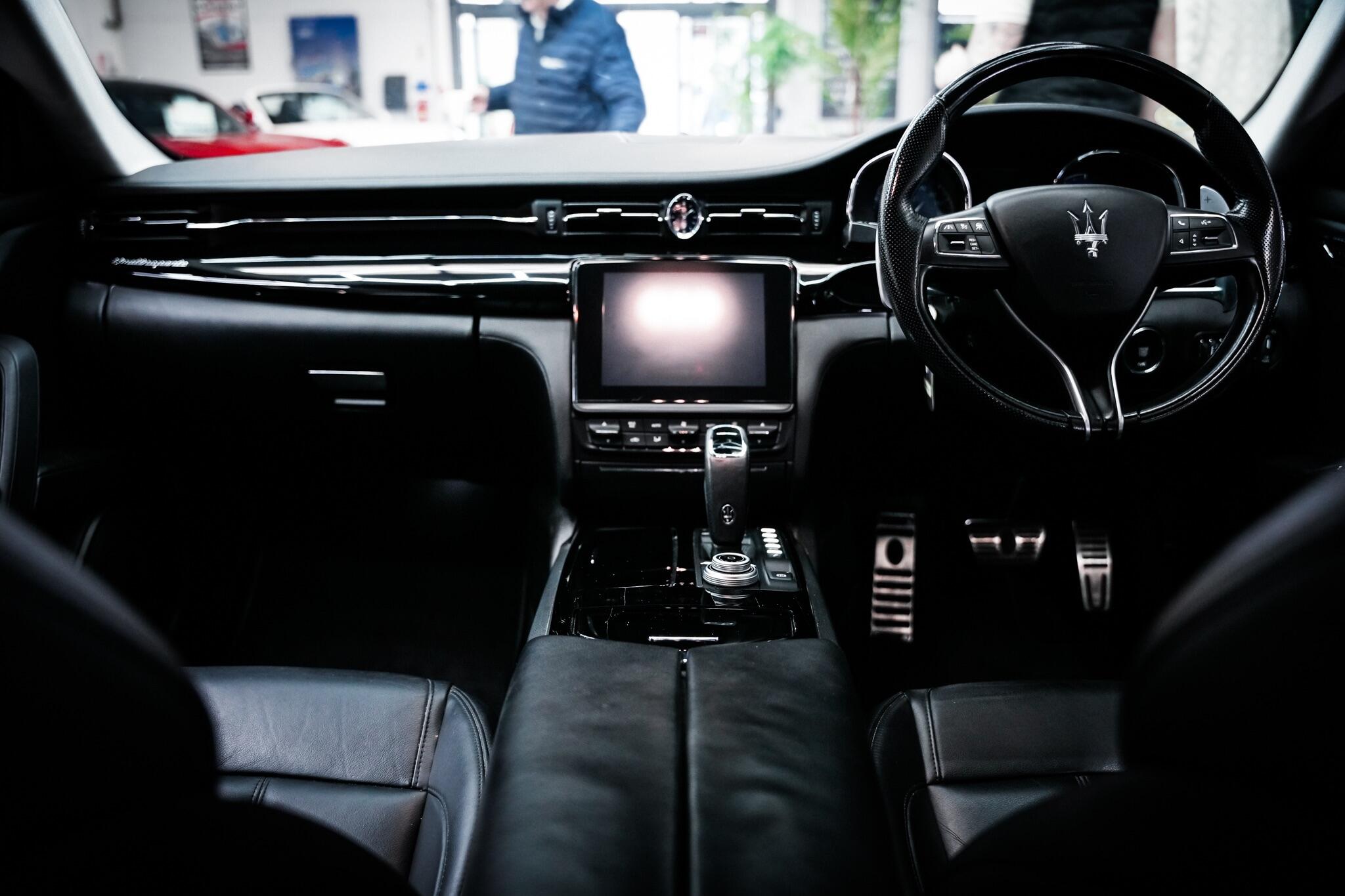 Maserati Quattroporte view 21