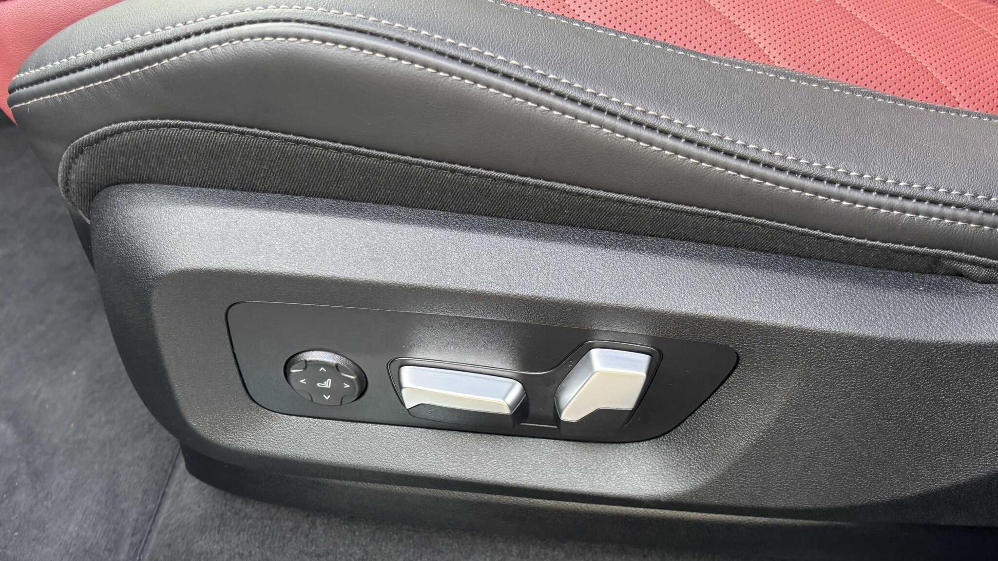 BMW X6 view 28