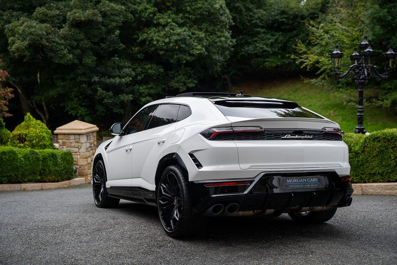 Lamborghini Urus view 104