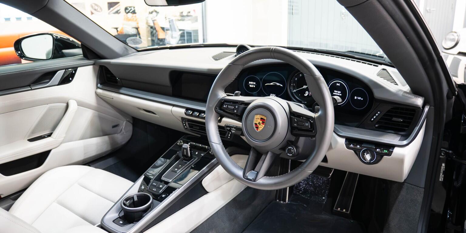 Porsche 911 view 13