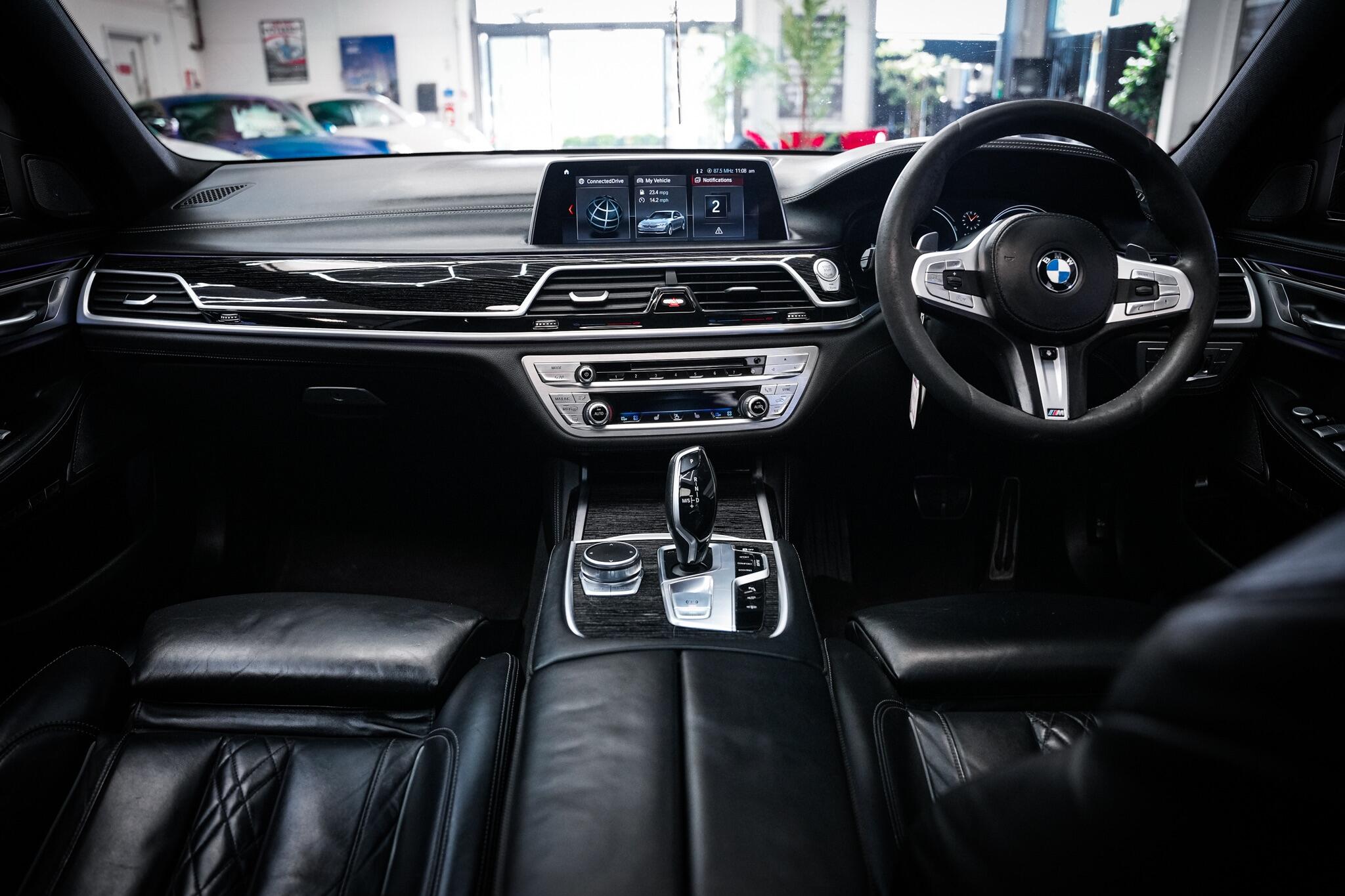 BMW 7 Series view 22