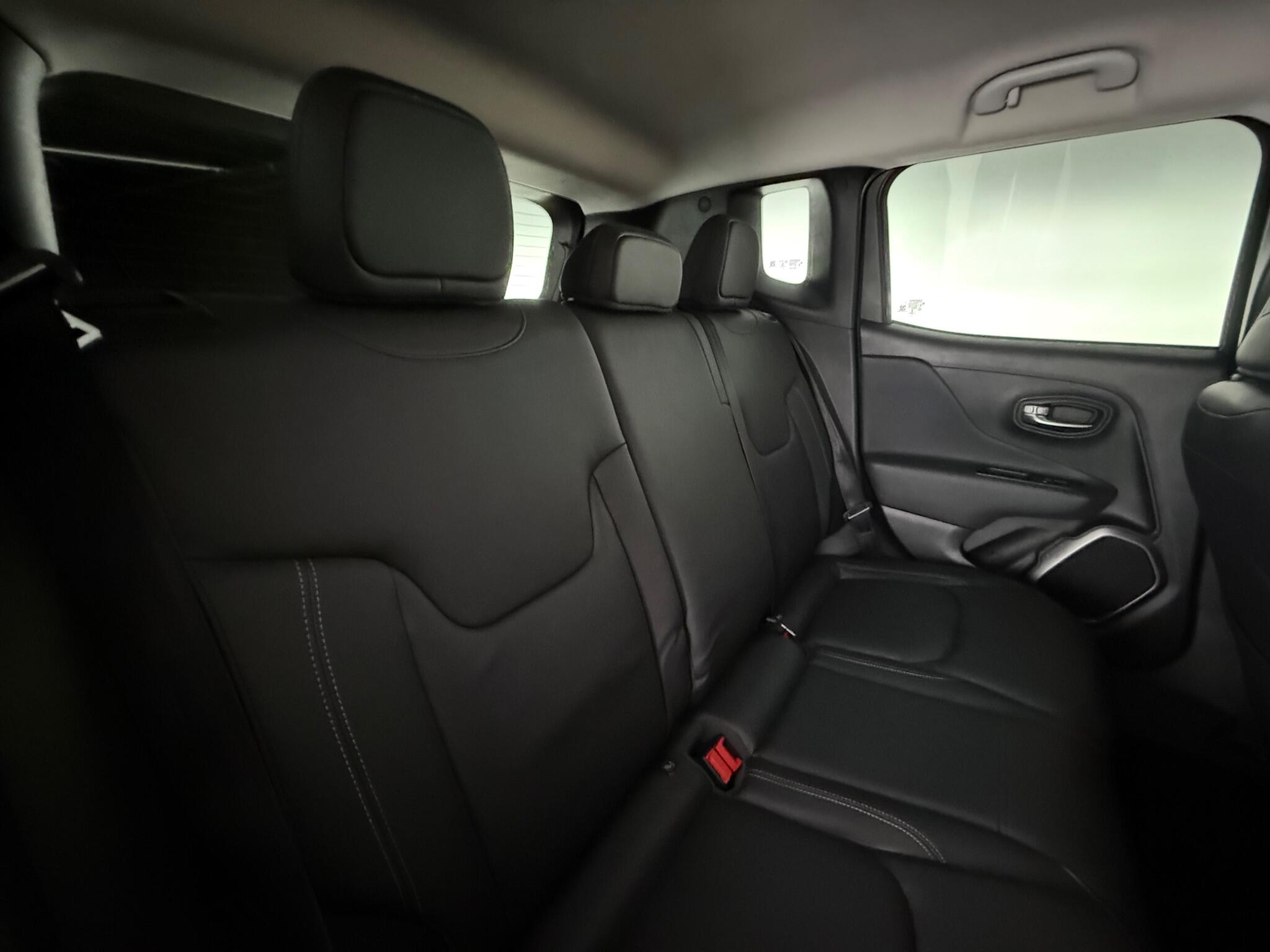 Jeep Renegade view 29