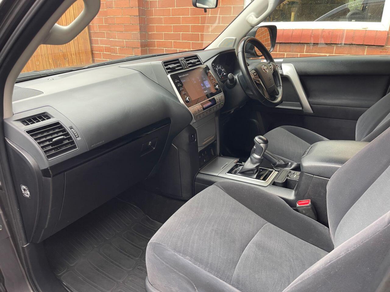 Toyota Land Cruiser view 22