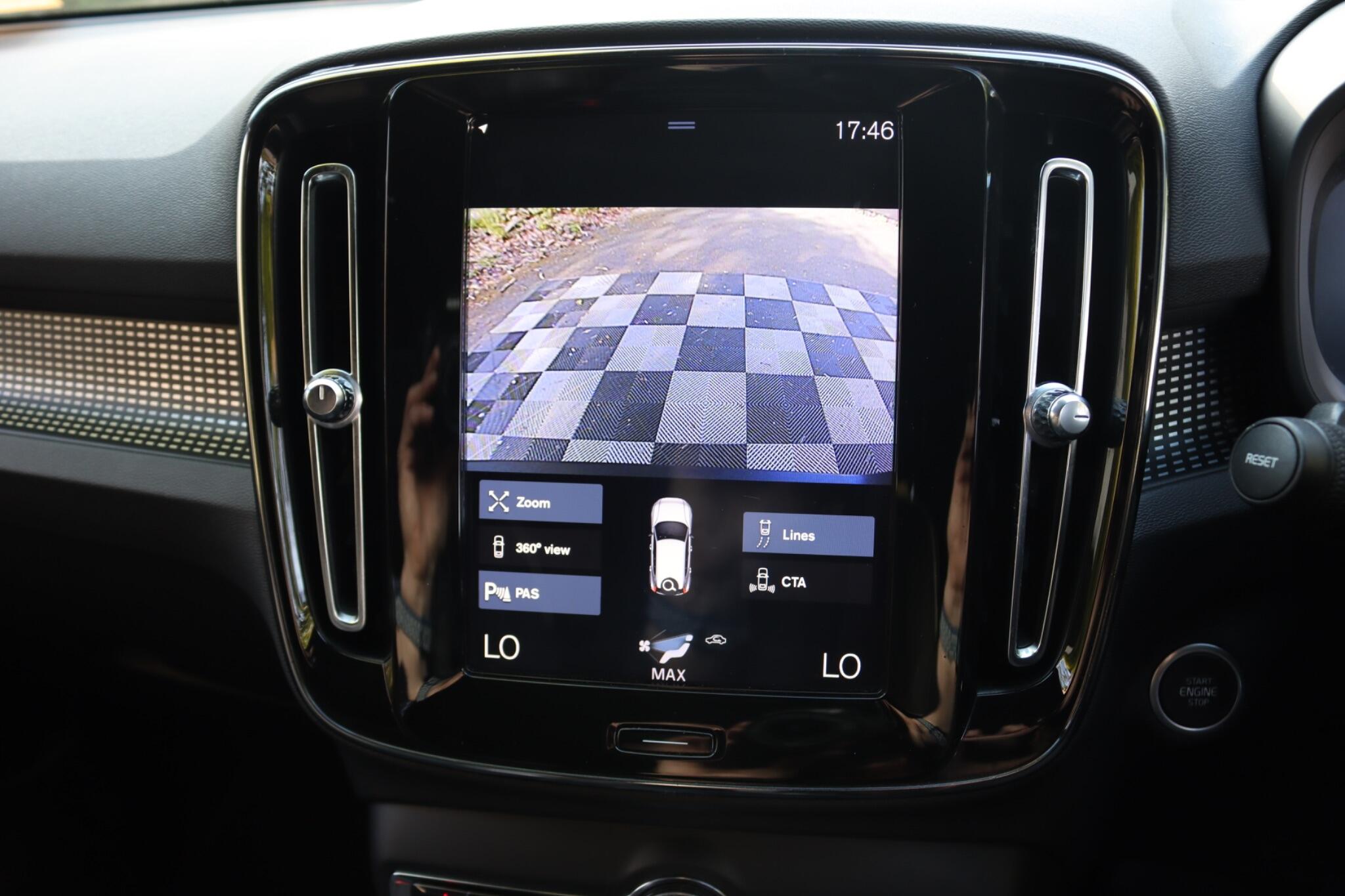 Volvo XC40 view 25