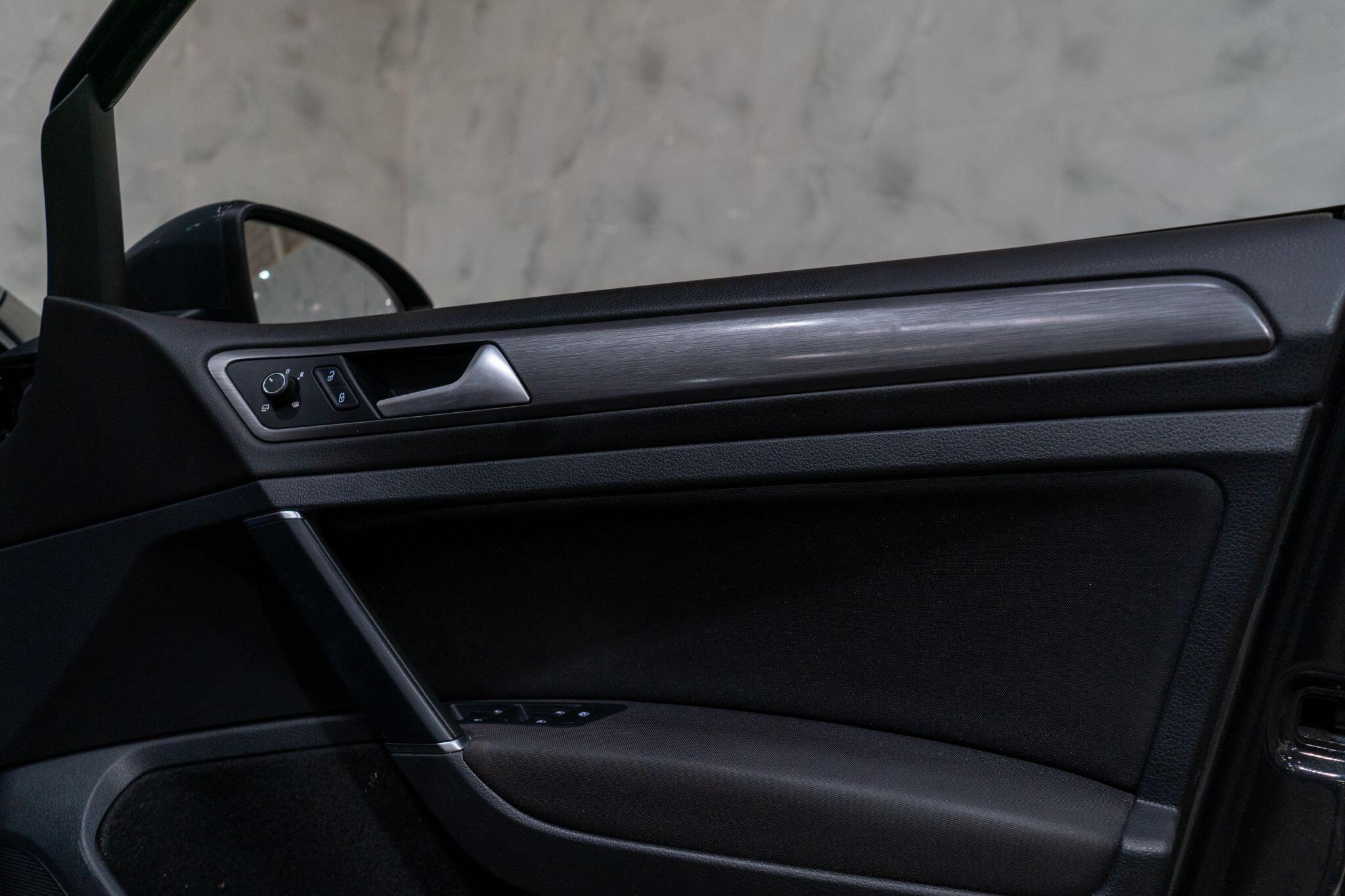 Volkswagen Golf view 20