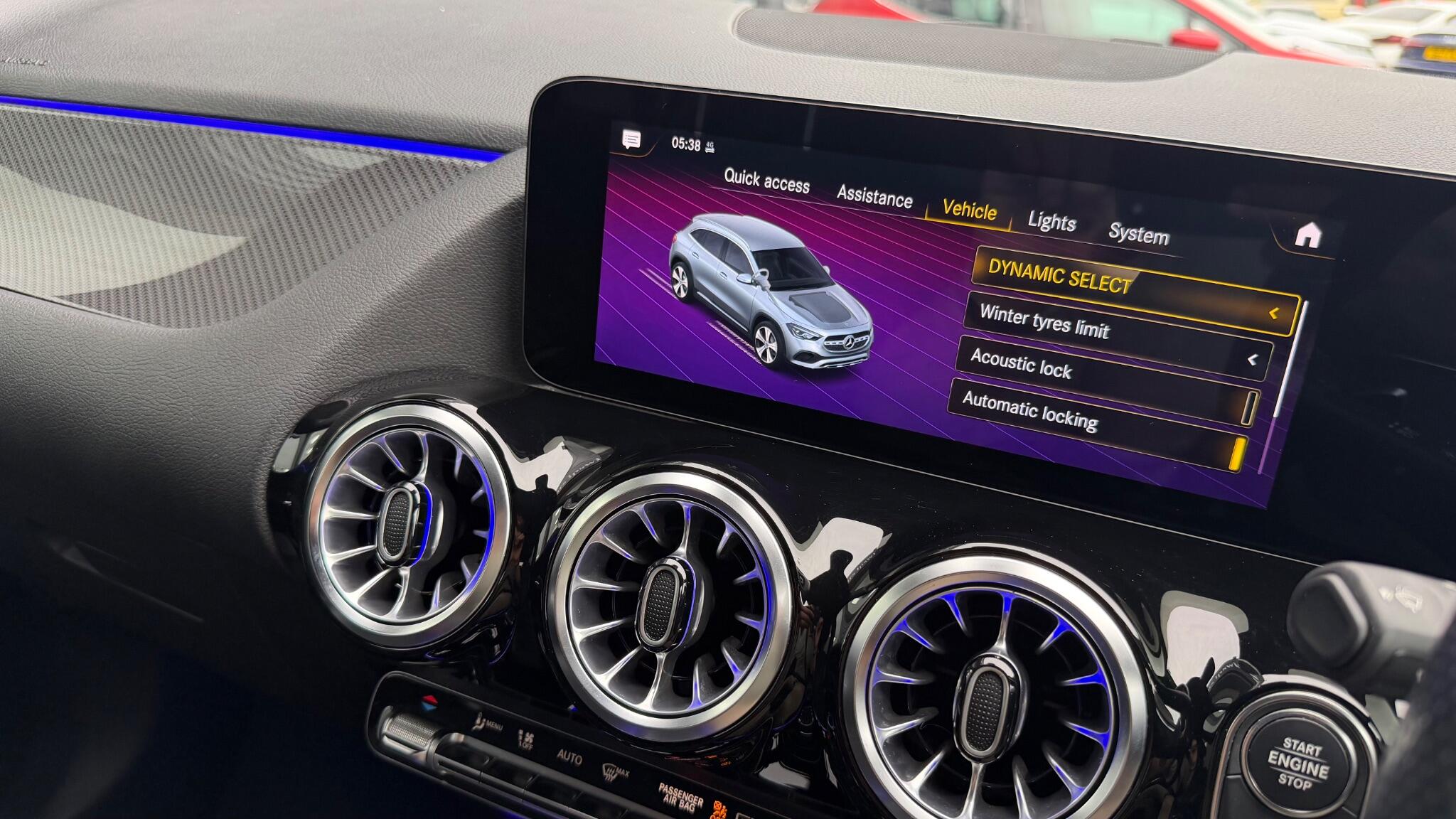 Mercedes-Benz Gla view 21