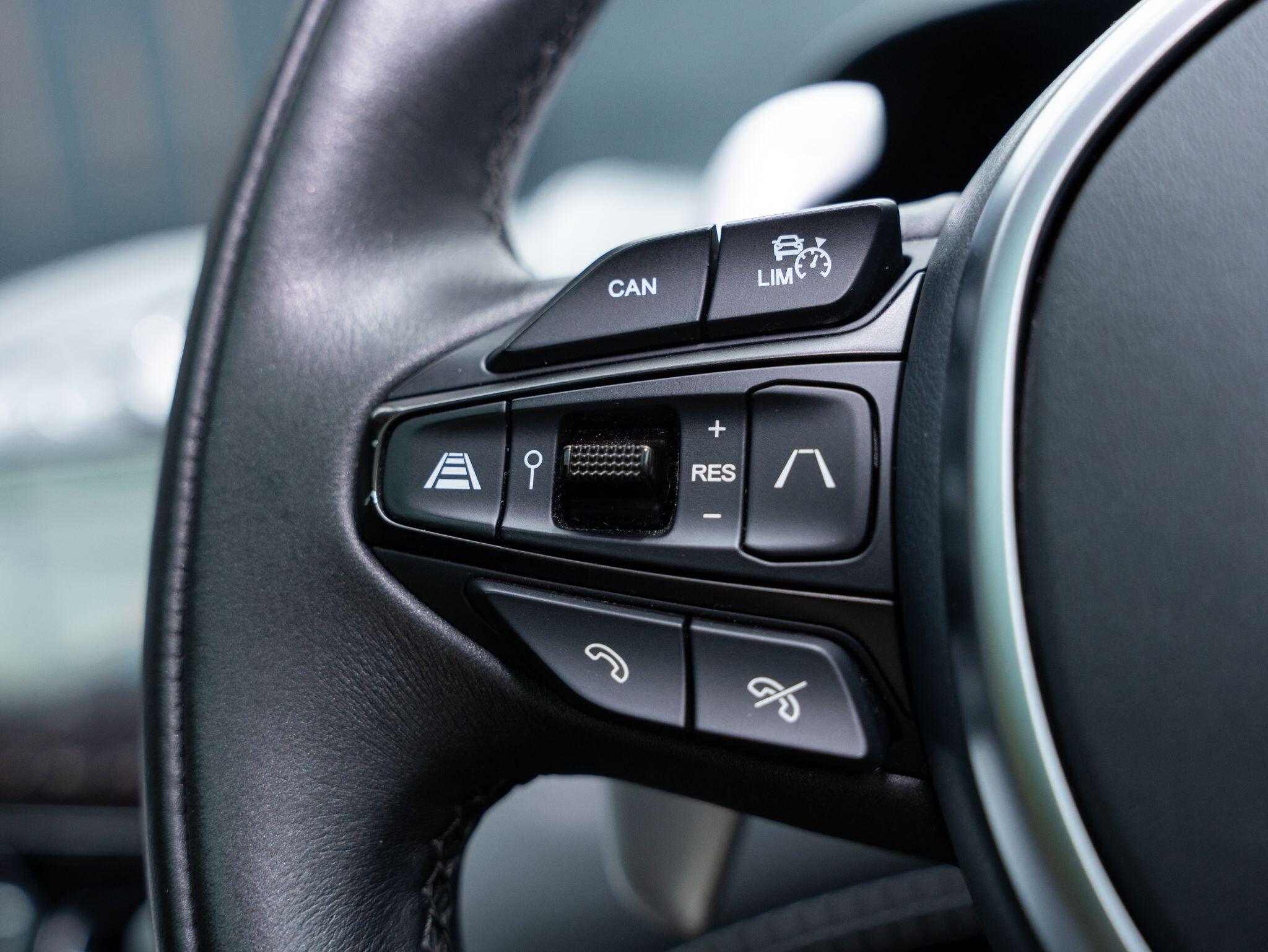 Aston Martin DBX view 26