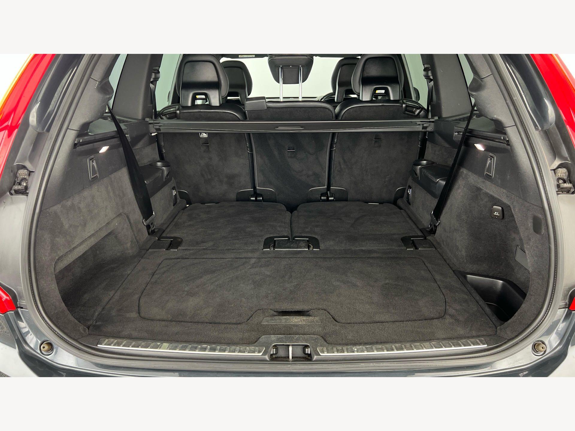 Volvo XC90 view 6
