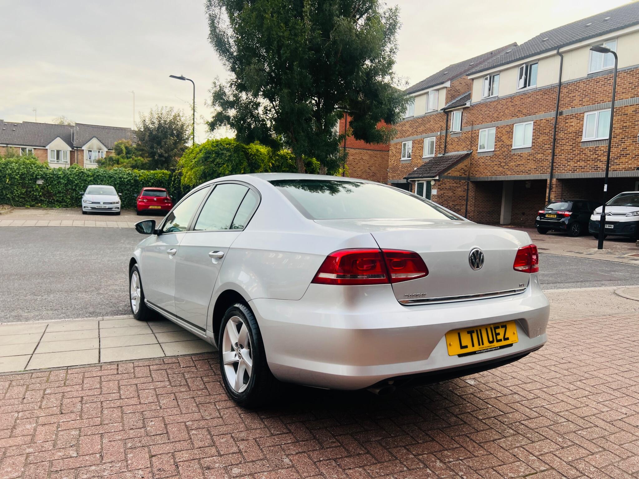 Volkswagen Passat view 22