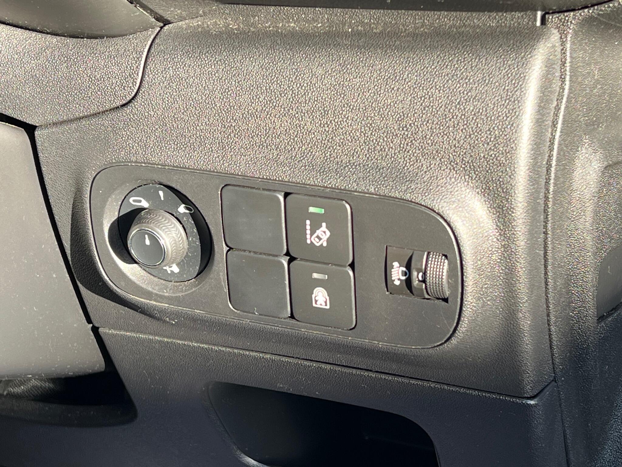 2019 Citroen C3 1.2 PureTech GPF Flair Euro 6 (s/s) 5dr • 65,000 miles image 17