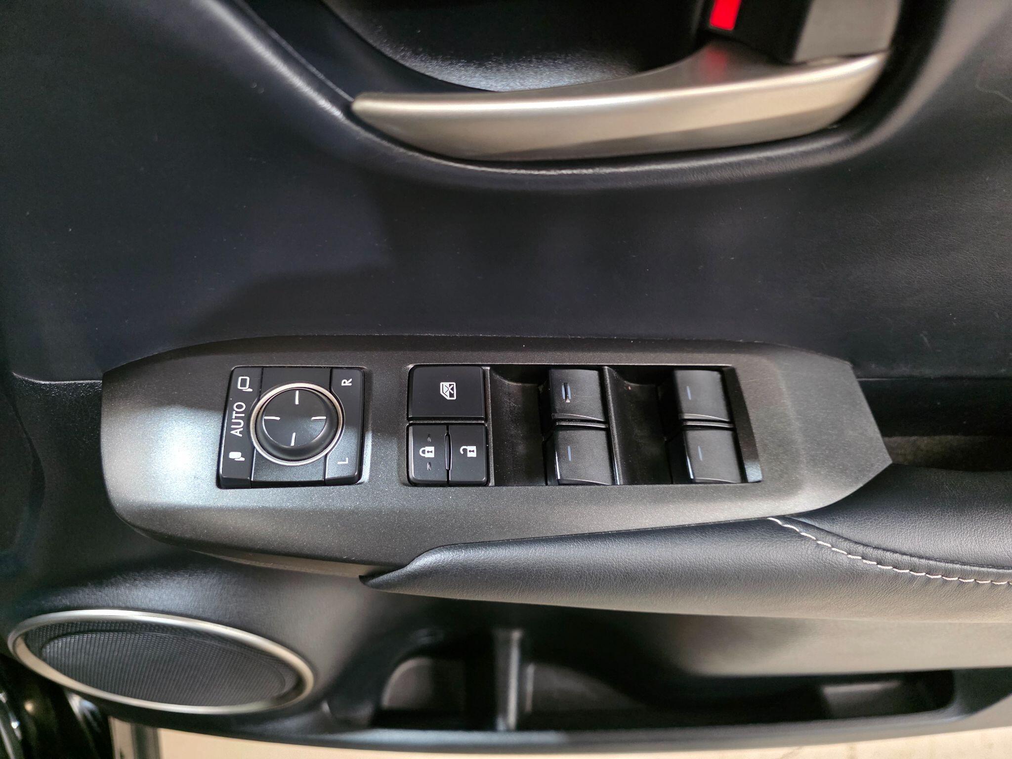Lexus NX view 13