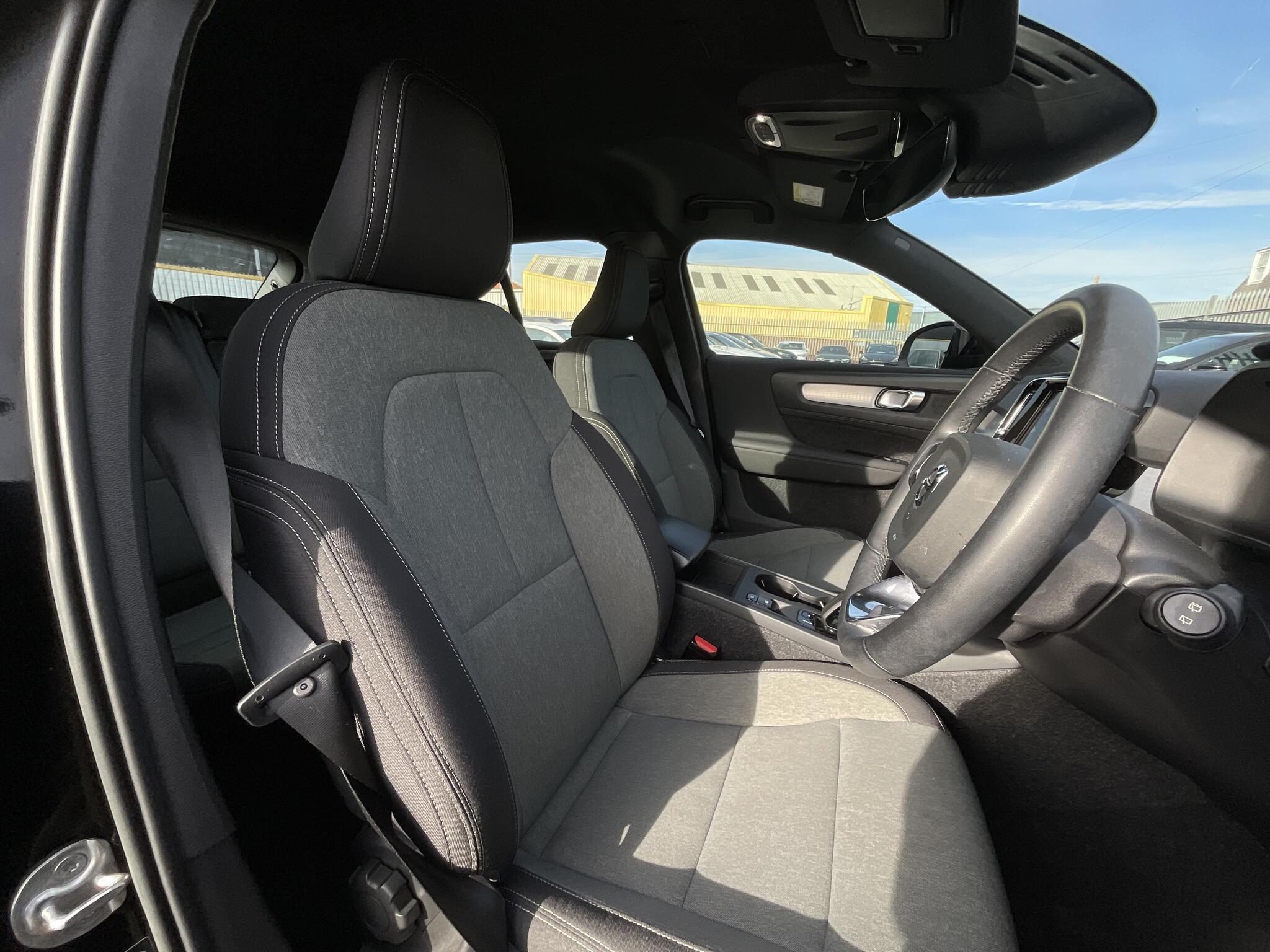 Volvo XC40 view 9