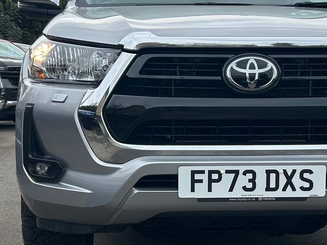 Toyota Hilux view 9