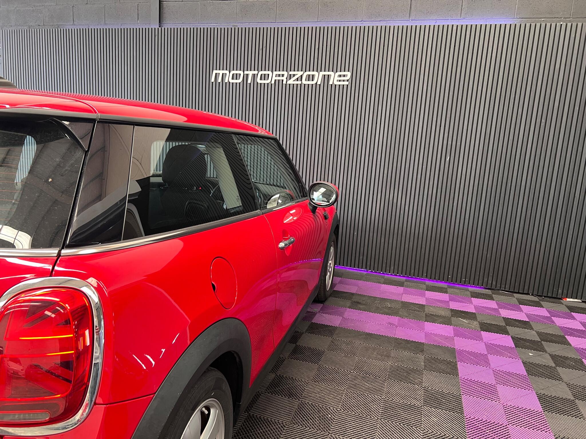 Mini Hatch view 38