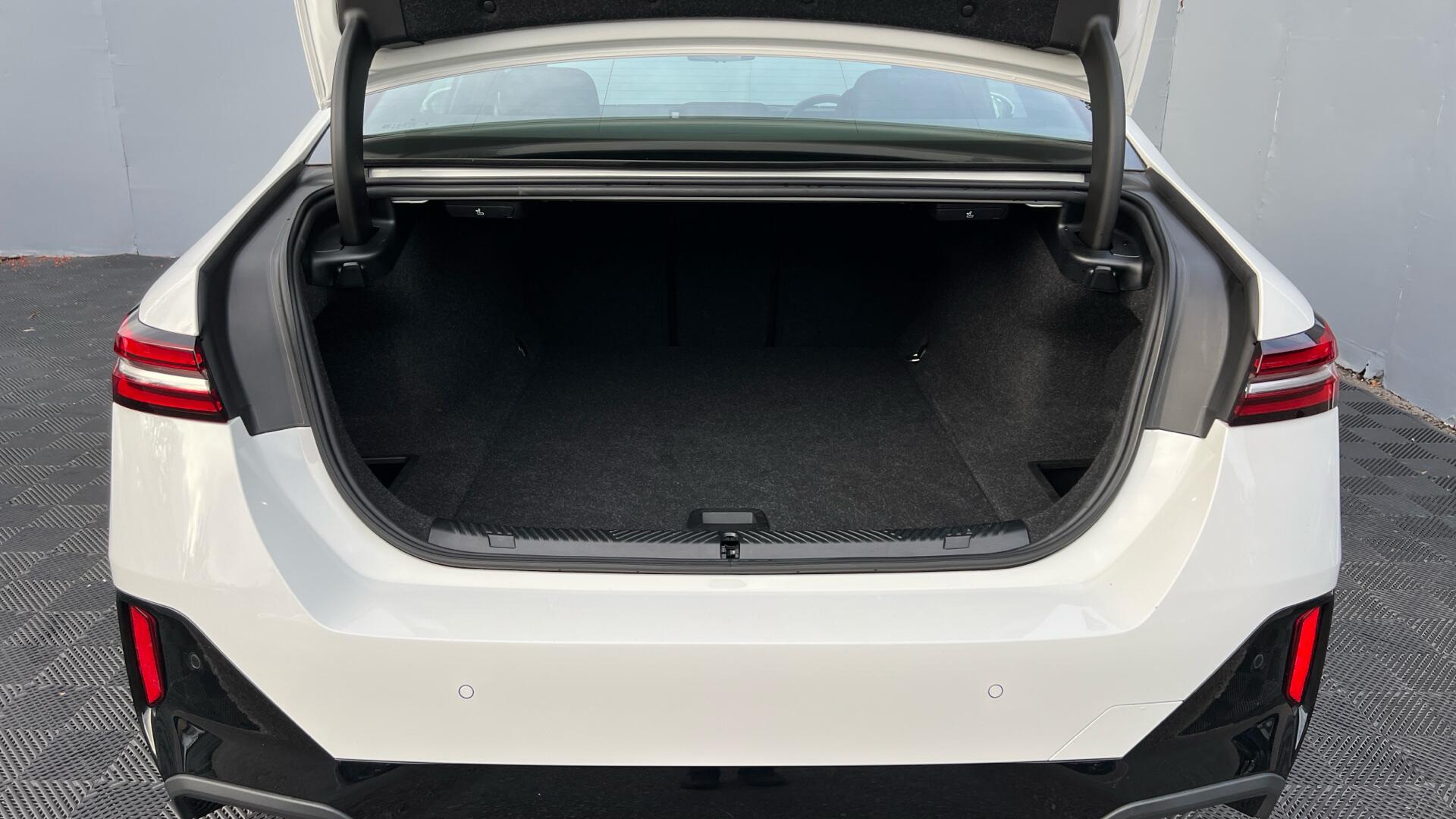 BMW i5 view 14