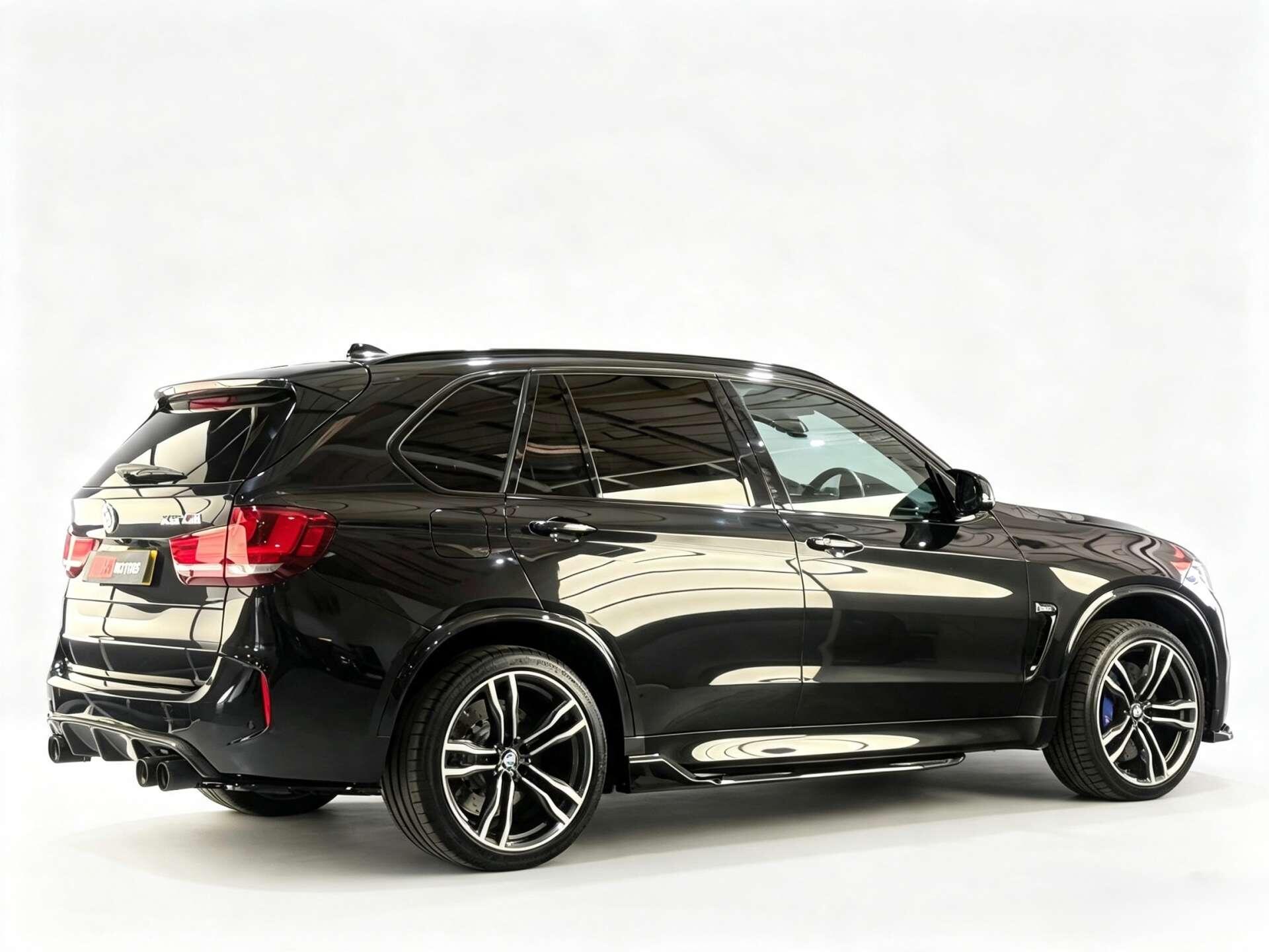 BMW X5 M view 12