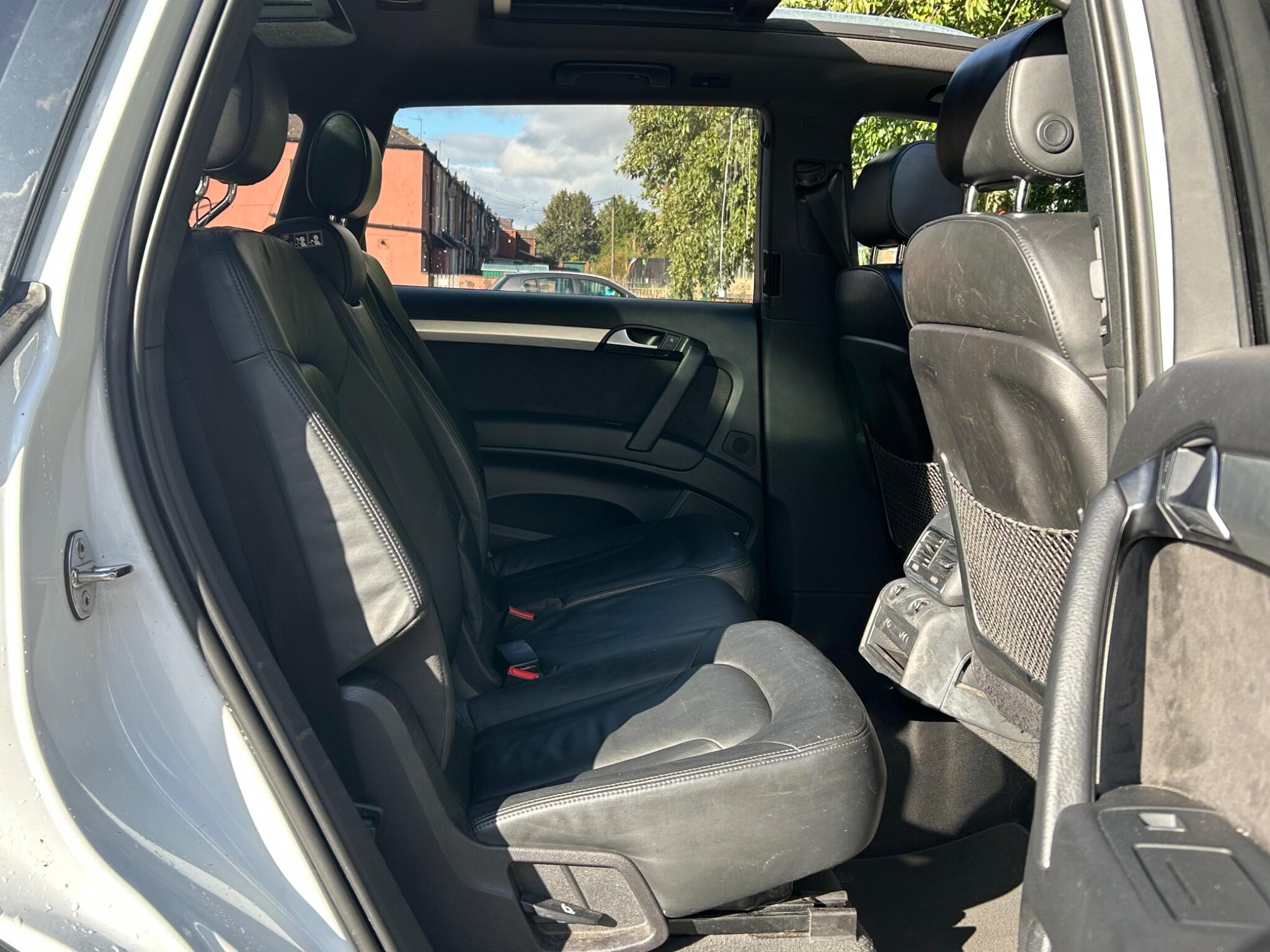 Audi Q7 view 34