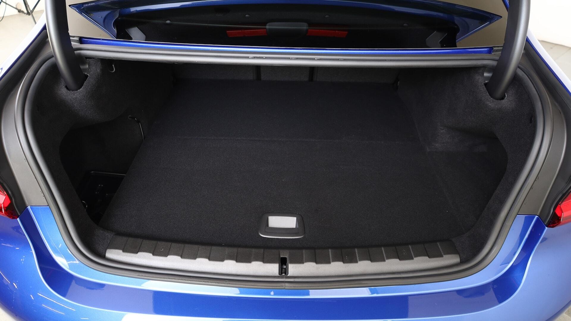 BMW 3 Series view 13