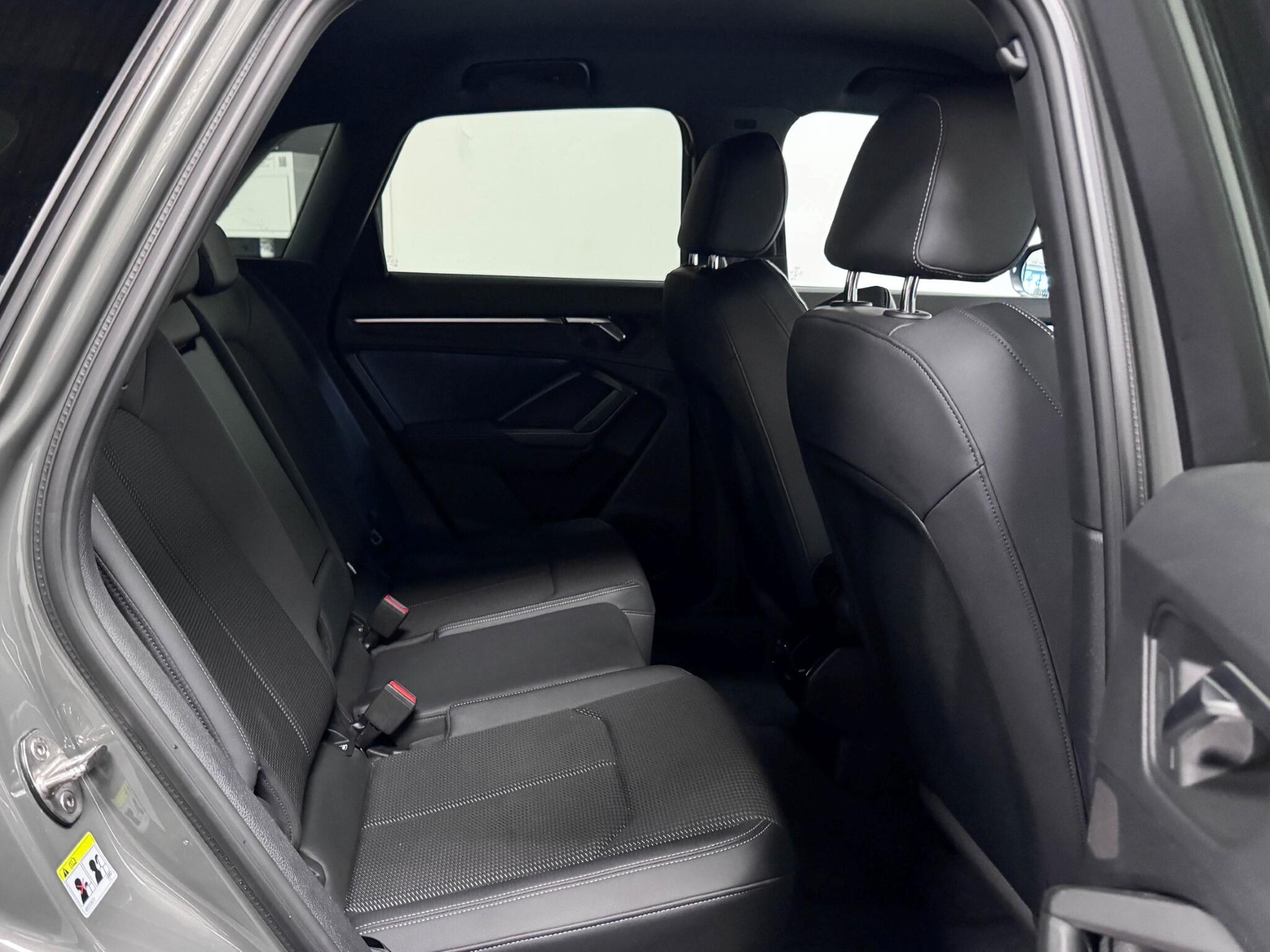 Audi Q3 view 26