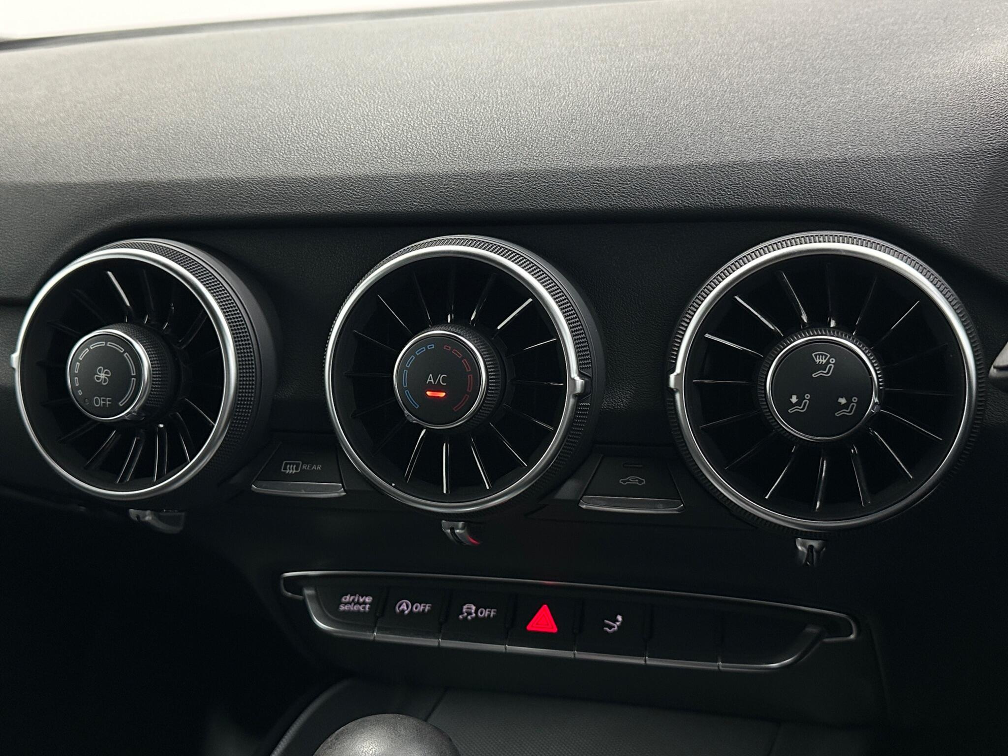 Audi TT view 24
