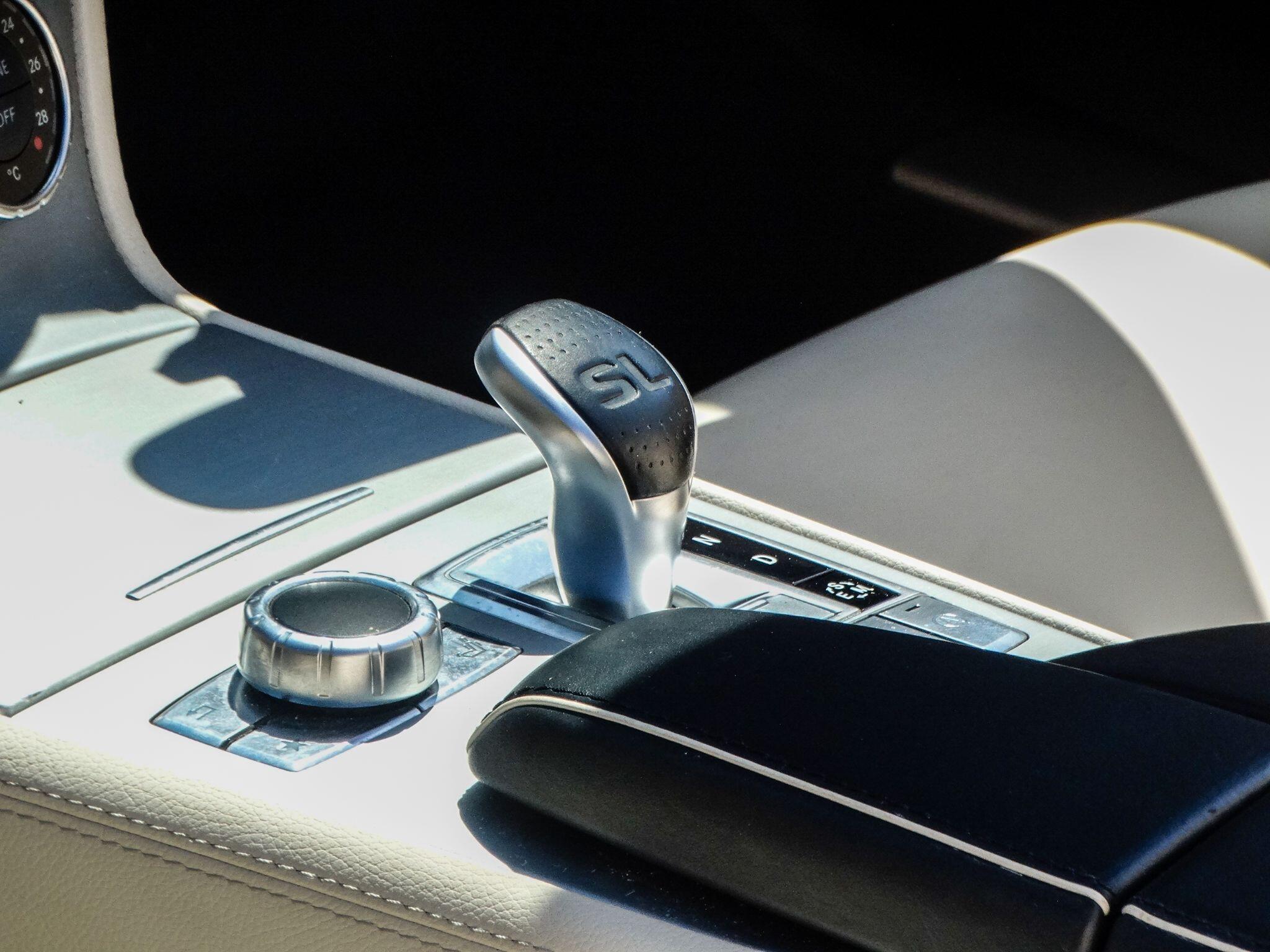 Mercedes-Benz SL view 17