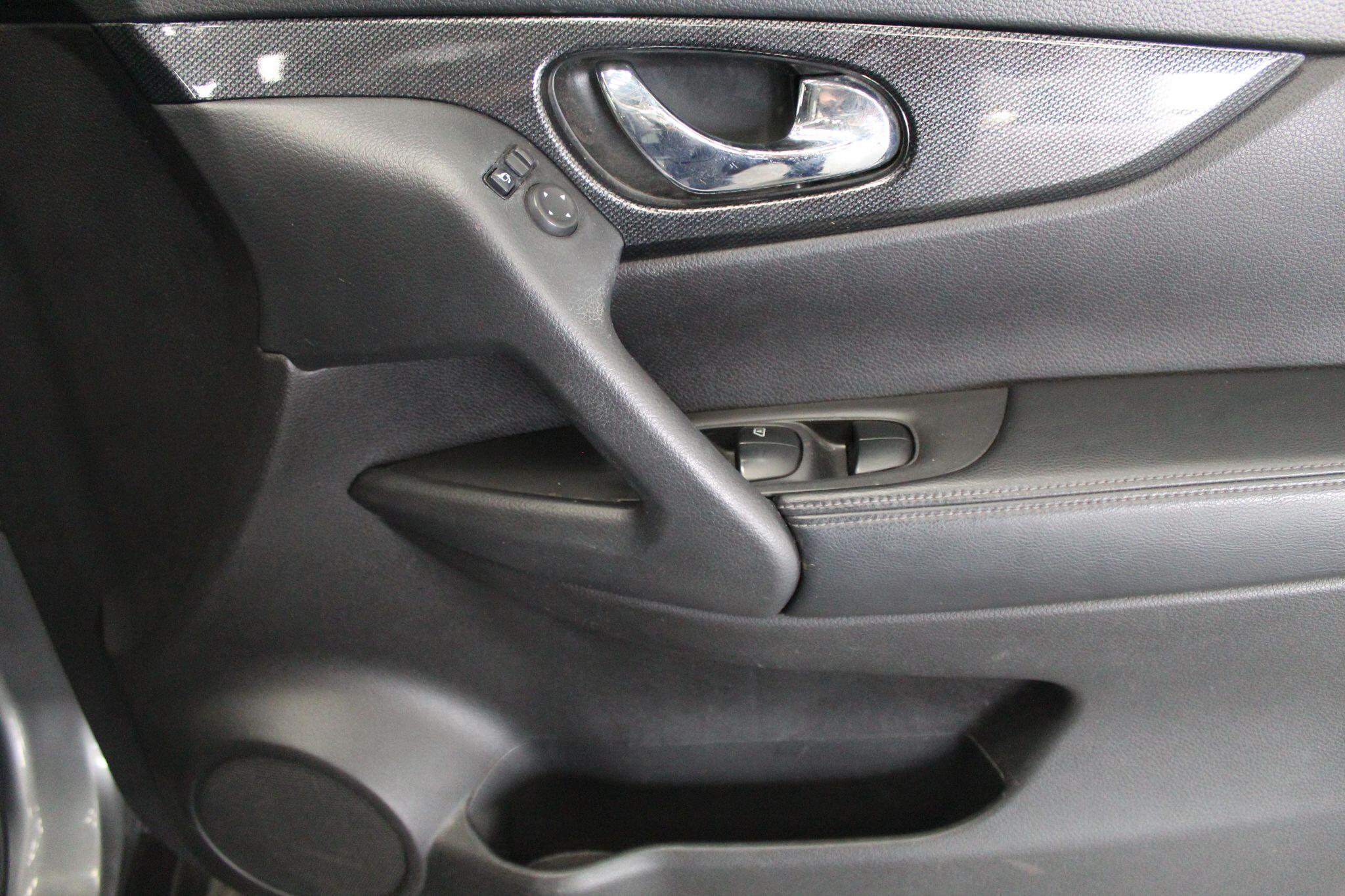 Nissan X-Trail view 50