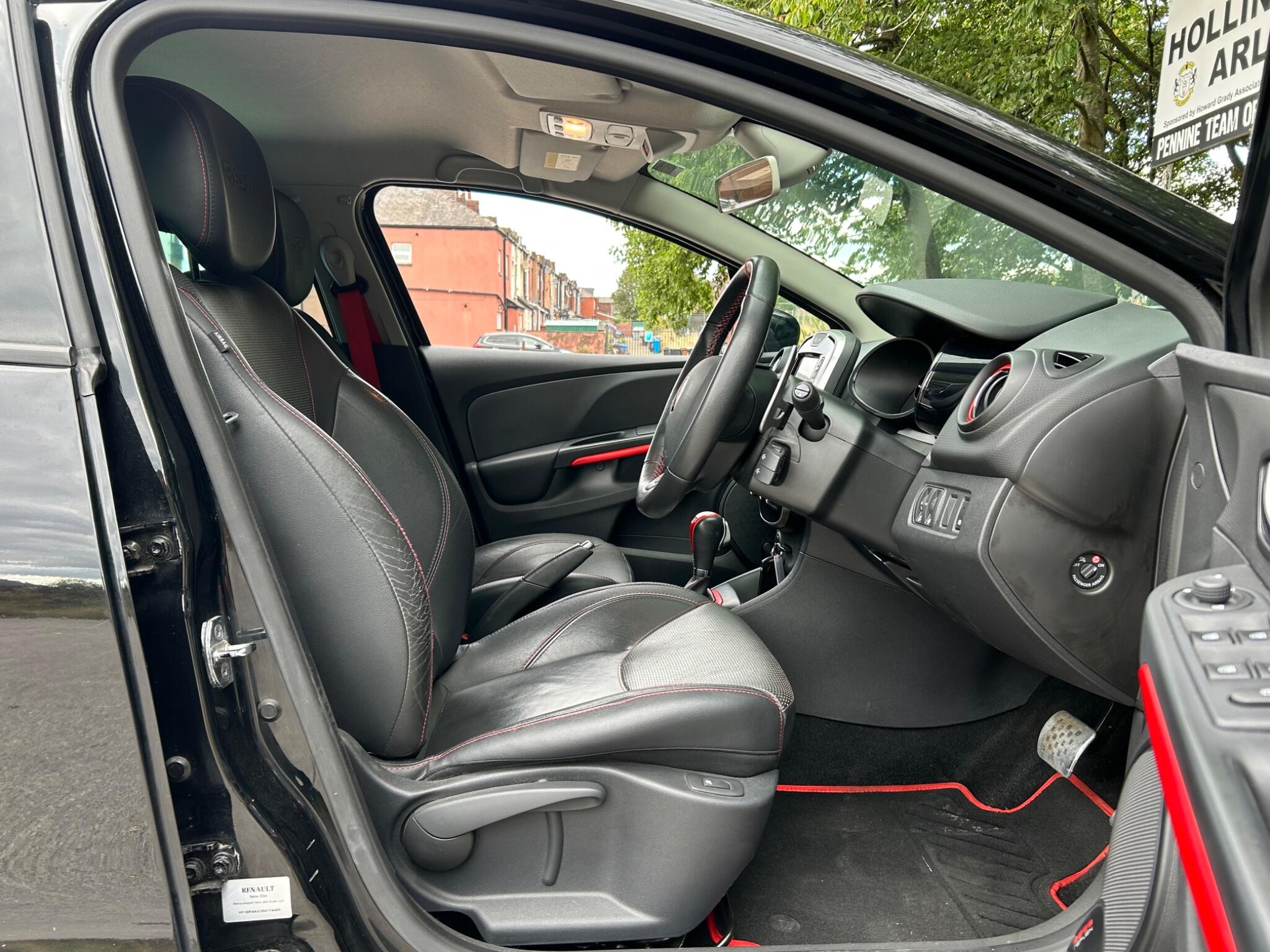 Renault Clio view 18