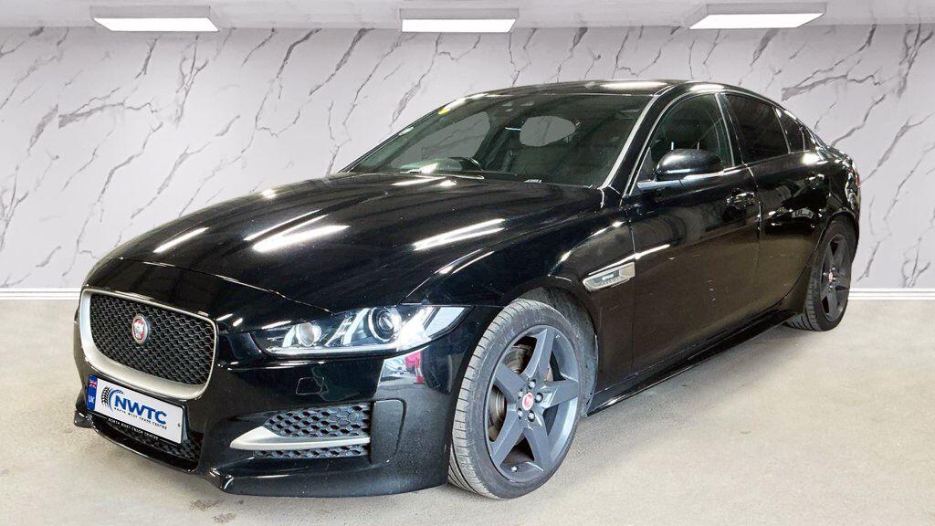 Jaguar XE view 4