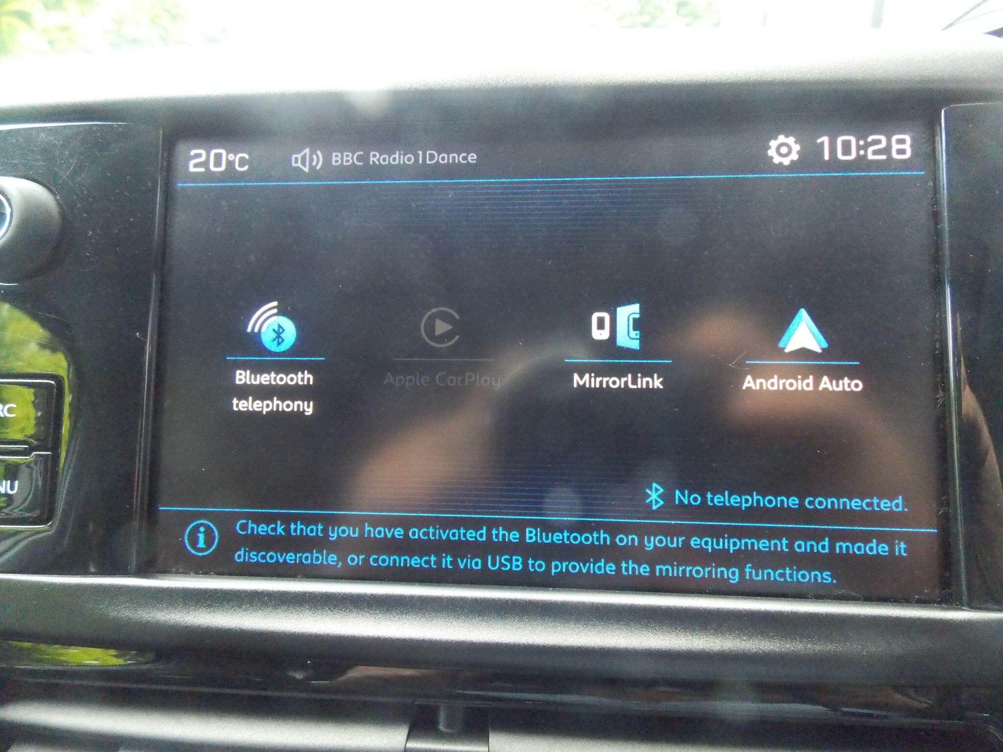 Peugeot 208 view 45
