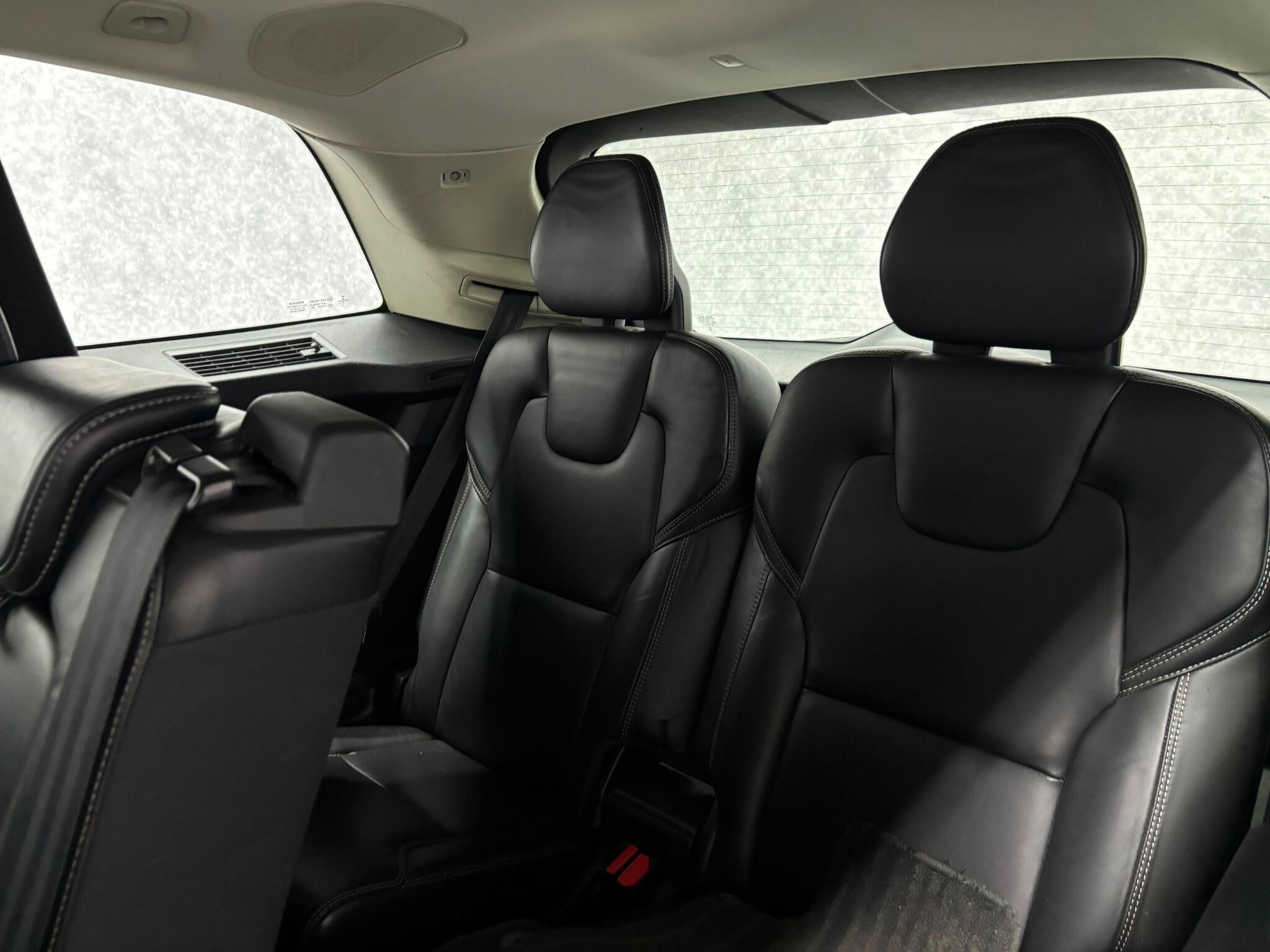 Volvo XC90 view 7
