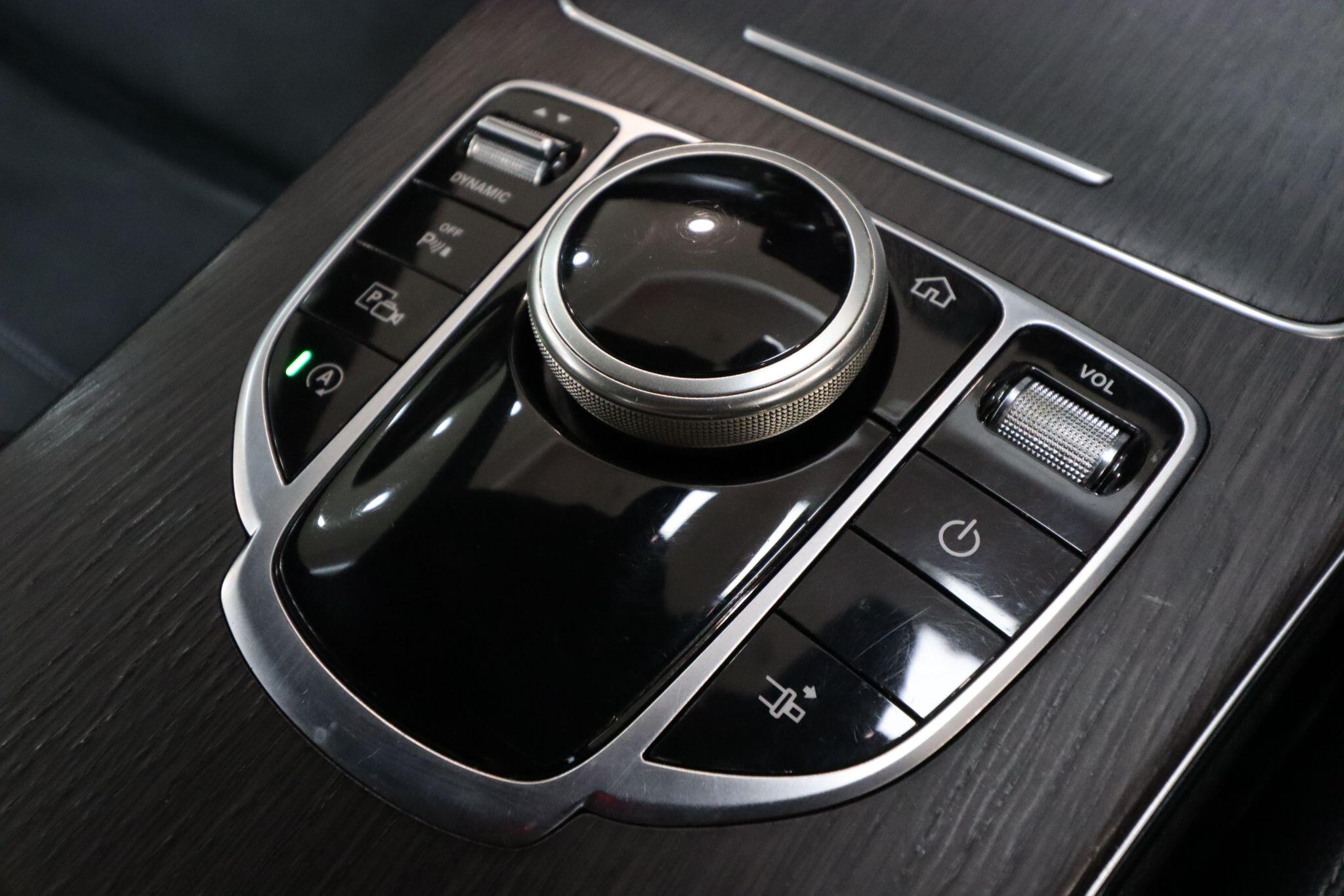 Mercedes-Benz C Class view 20