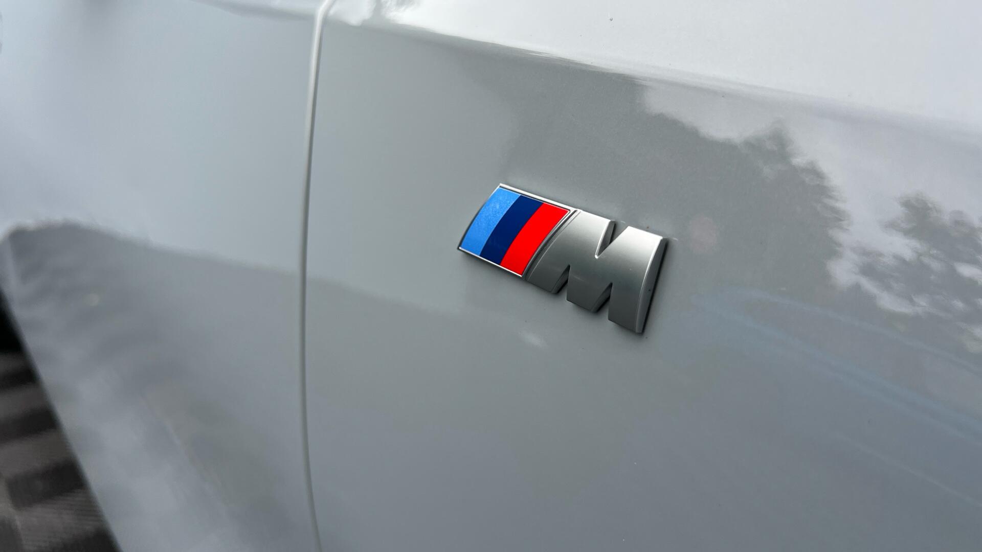 BMW 5 Series view 27