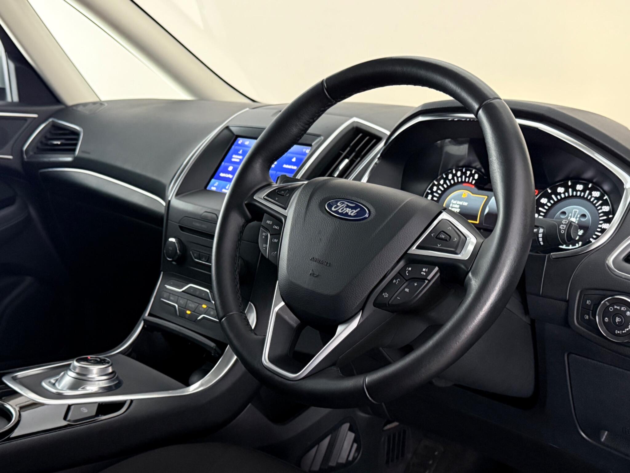Ford Galaxy view 3