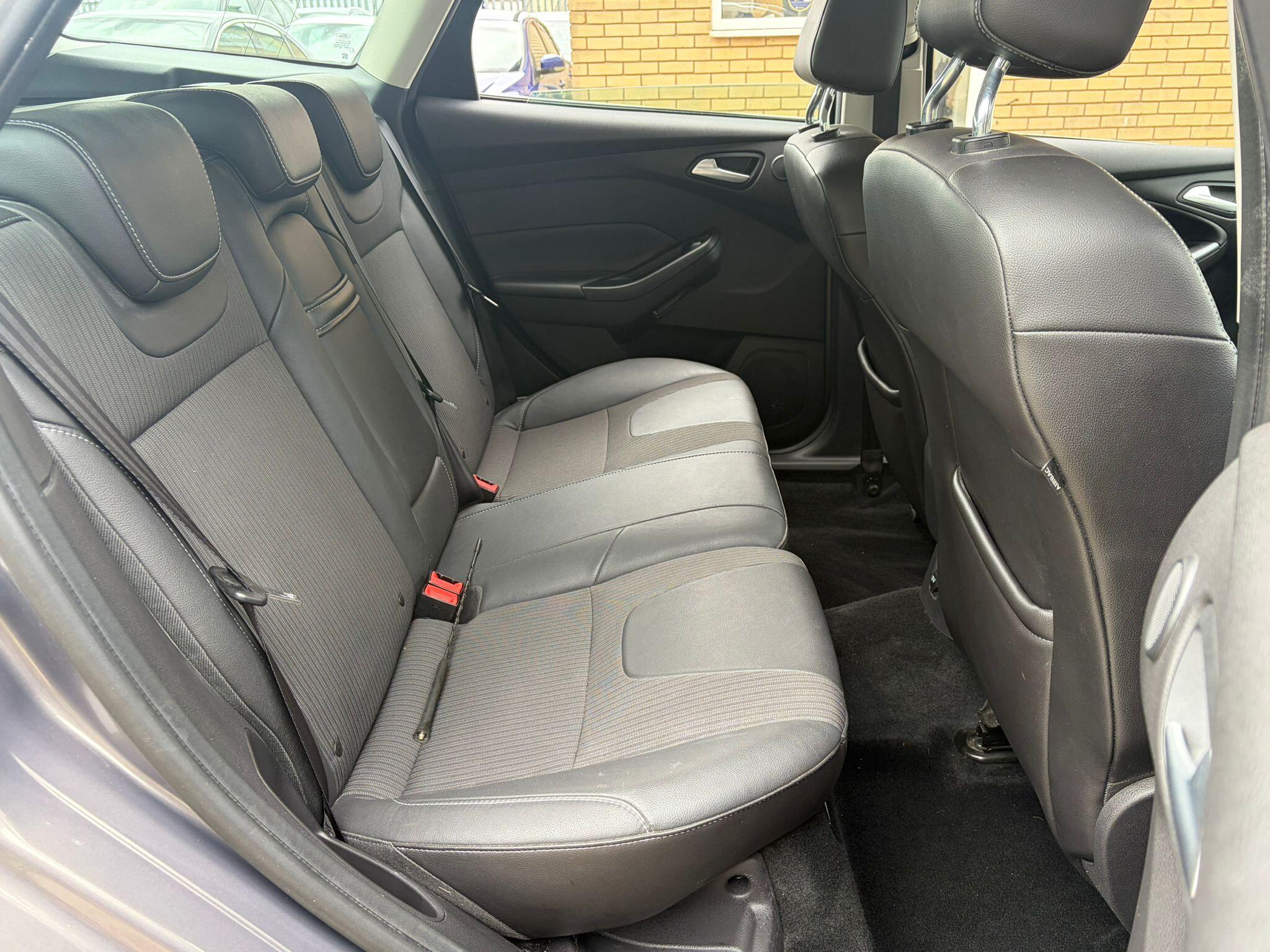 Ford Focus view 14