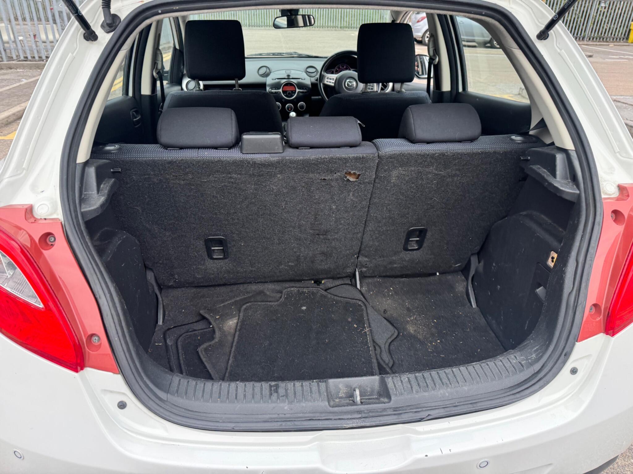 Mazda Mazda2 view 41