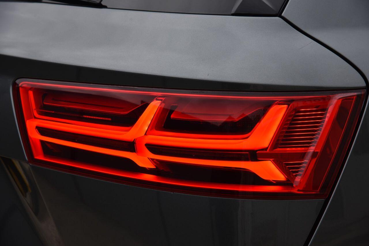 Audi Q7 view 17