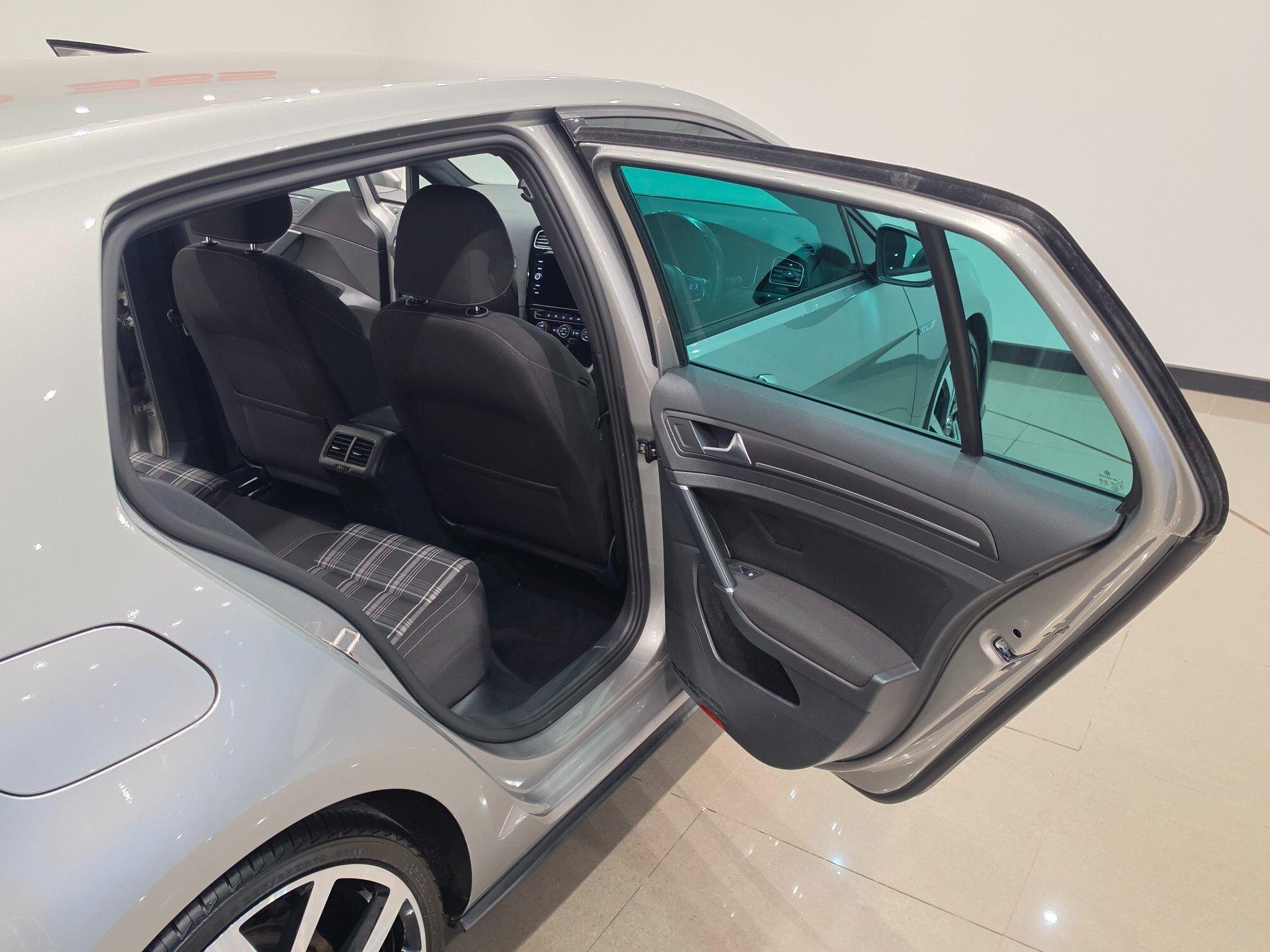 Volkswagen Golf view 58