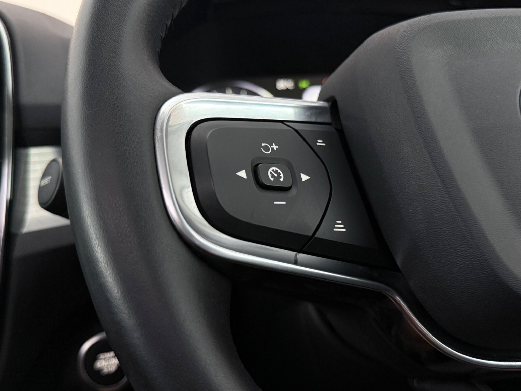 Volvo XC40 view 15